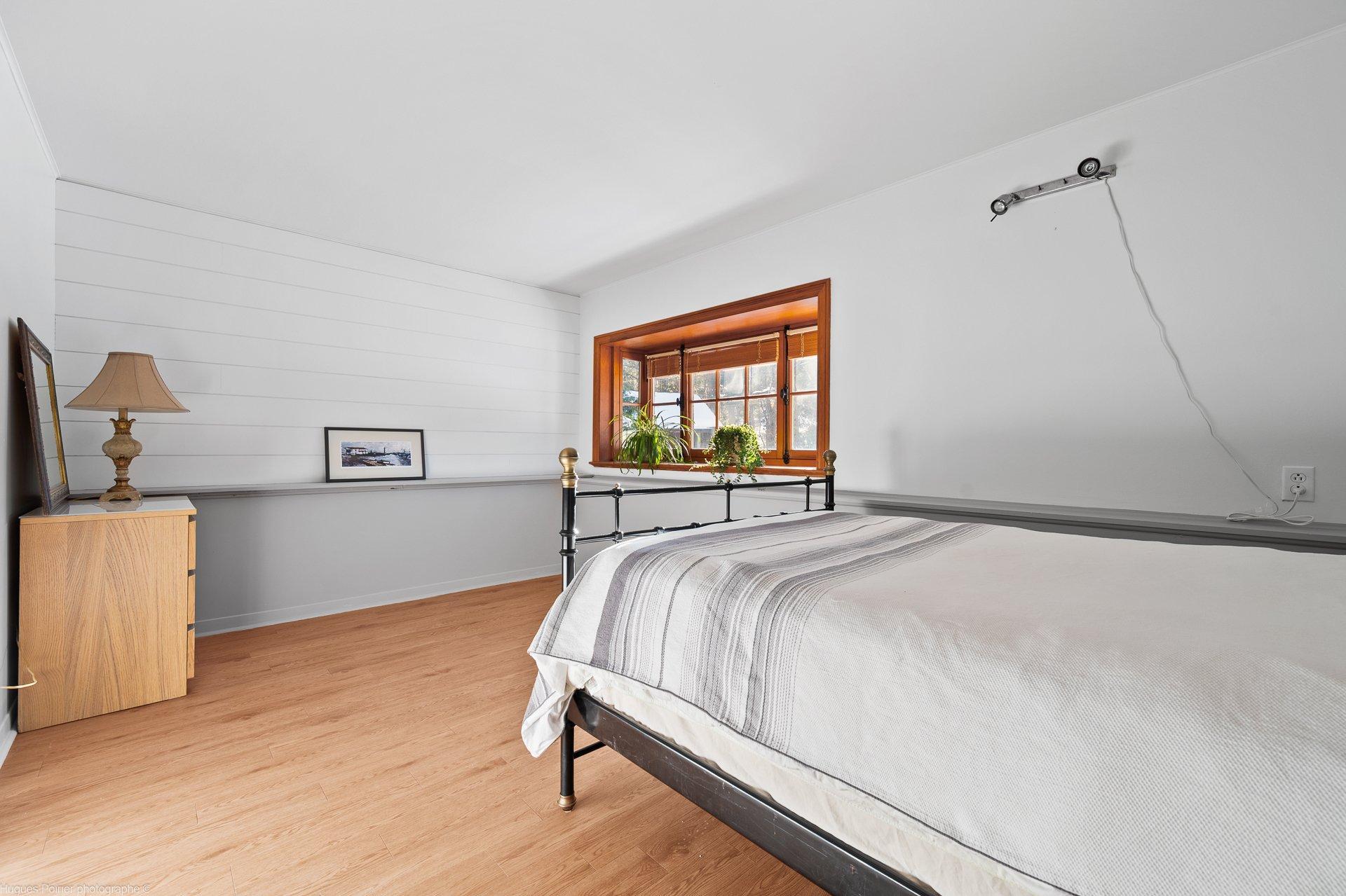 









1387


Rue du Bel-Automne

,
Sainte-Adèle,




QC
J8B2Y1

