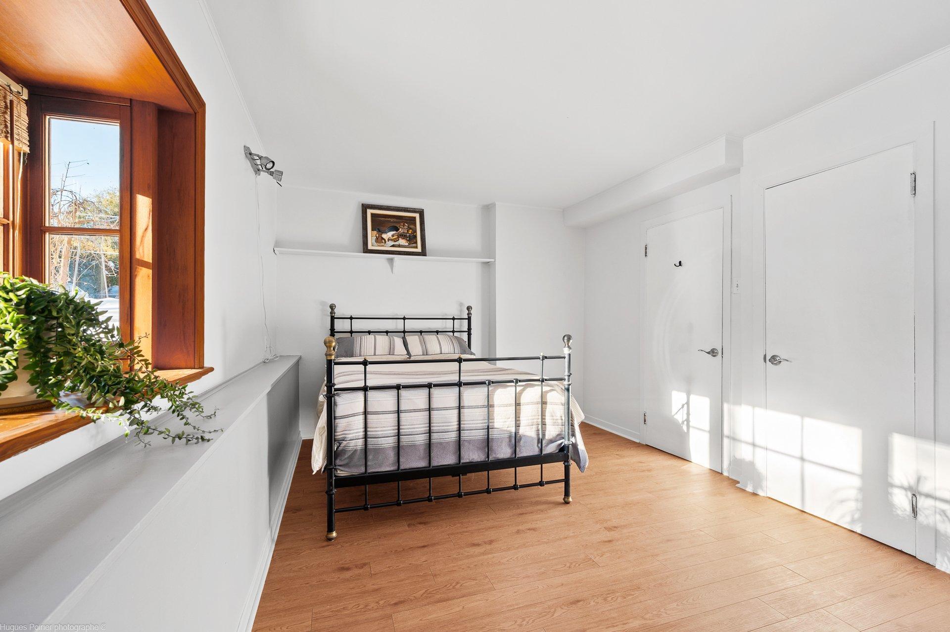 









1387


Rue du Bel-Automne

,
Sainte-Adèle,




QC
J8B2Y1

