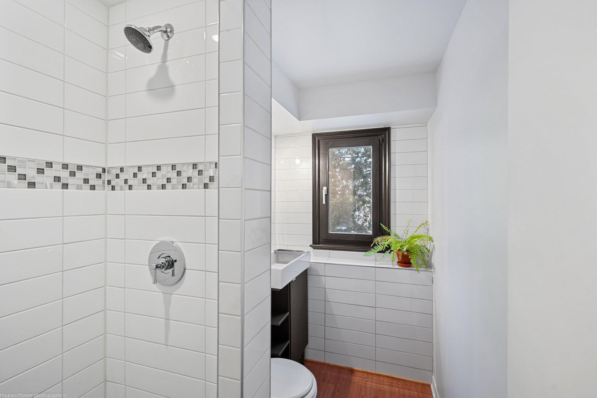 









1387


Rue du Bel-Automne

,
Sainte-Adèle,




QC
J8B2Y1

