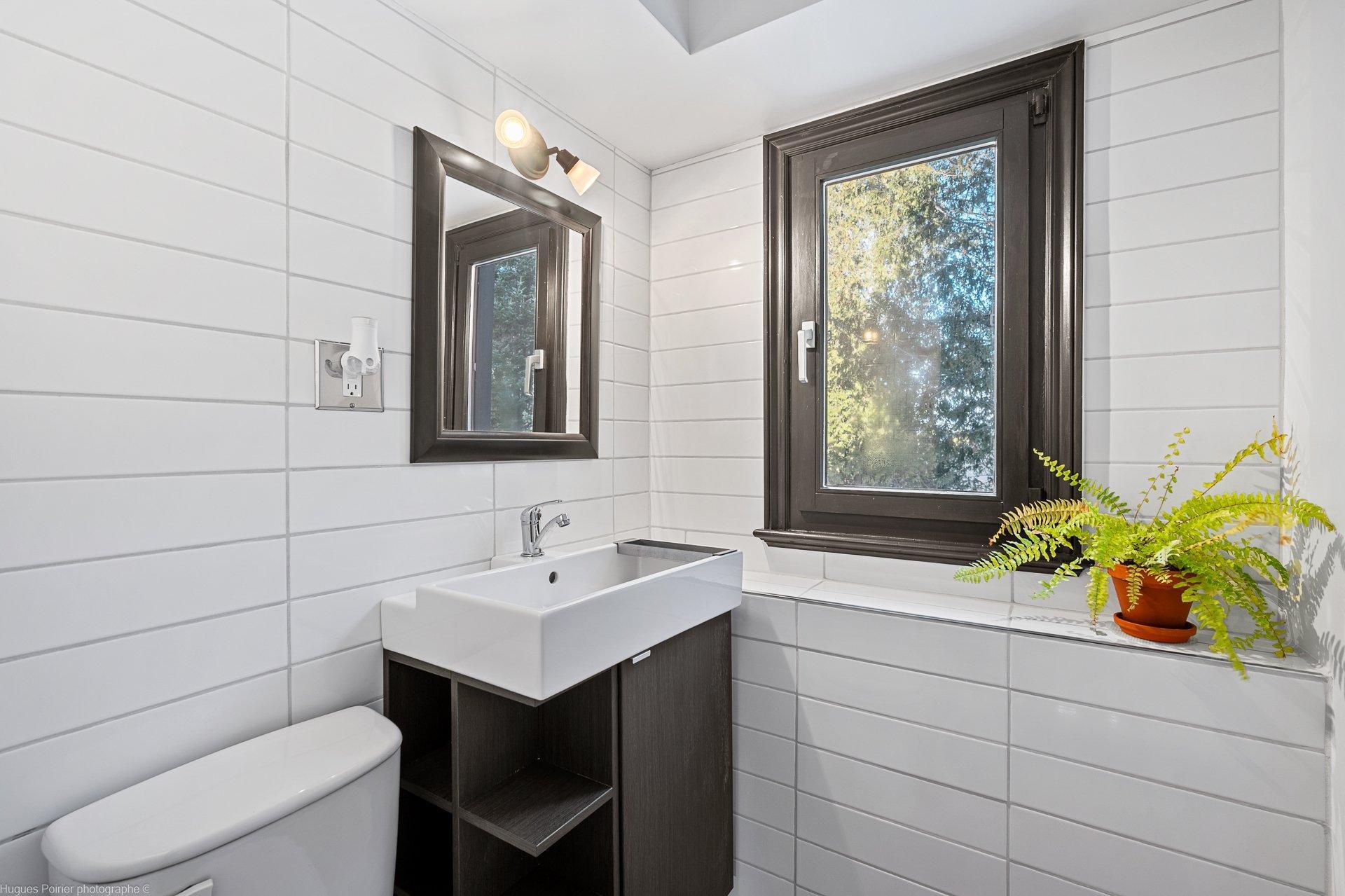 









1387


Rue du Bel-Automne

,
Sainte-Adèle,




QC
J8B2Y1

