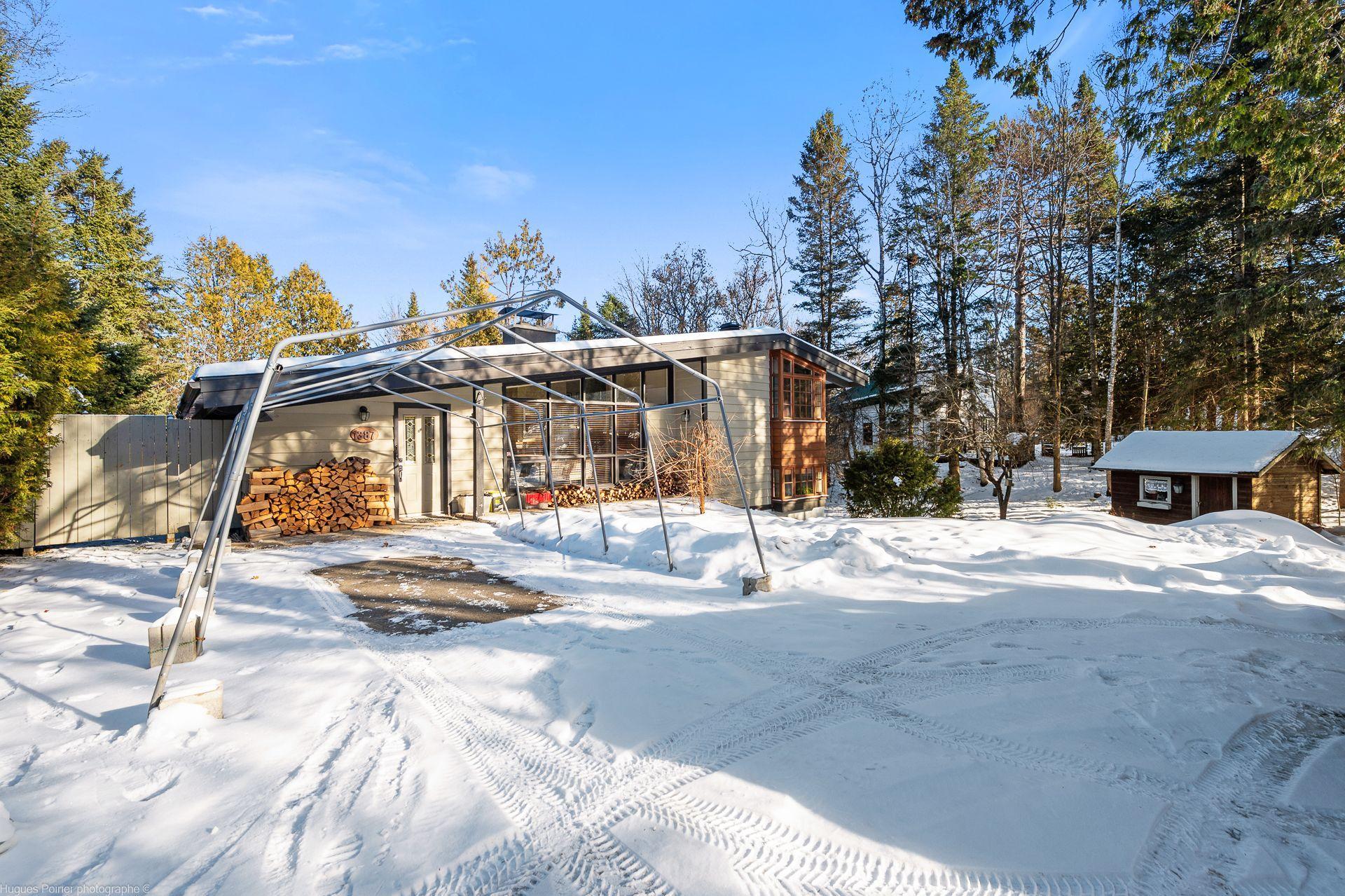 









1387


Rue du Bel-Automne

,
Sainte-Adèle,




QC
J8B2Y1

