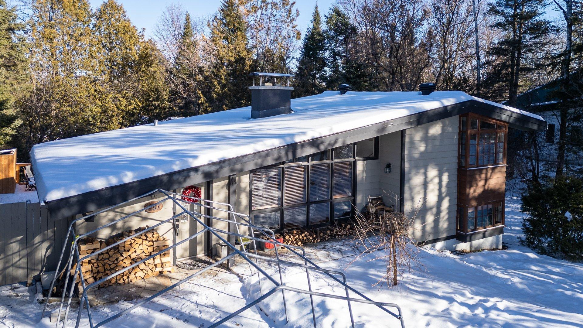 









1387


Rue du Bel-Automne

,
Sainte-Adèle,




QC
J8B2Y1

