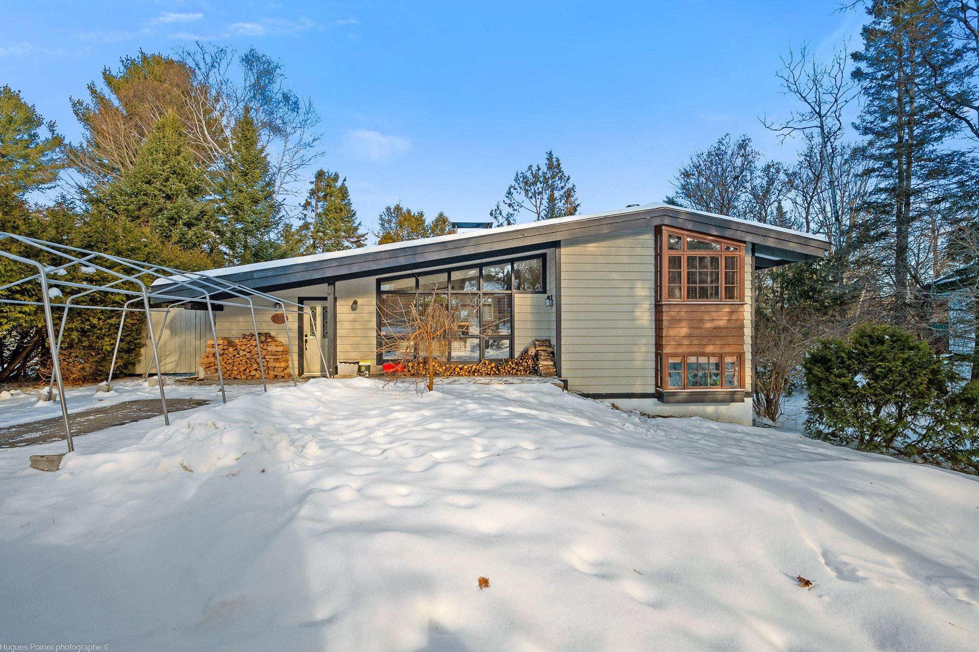 









1387


Rue du Bel-Automne

,
Sainte-Adèle,




QC
J8B2Y1

