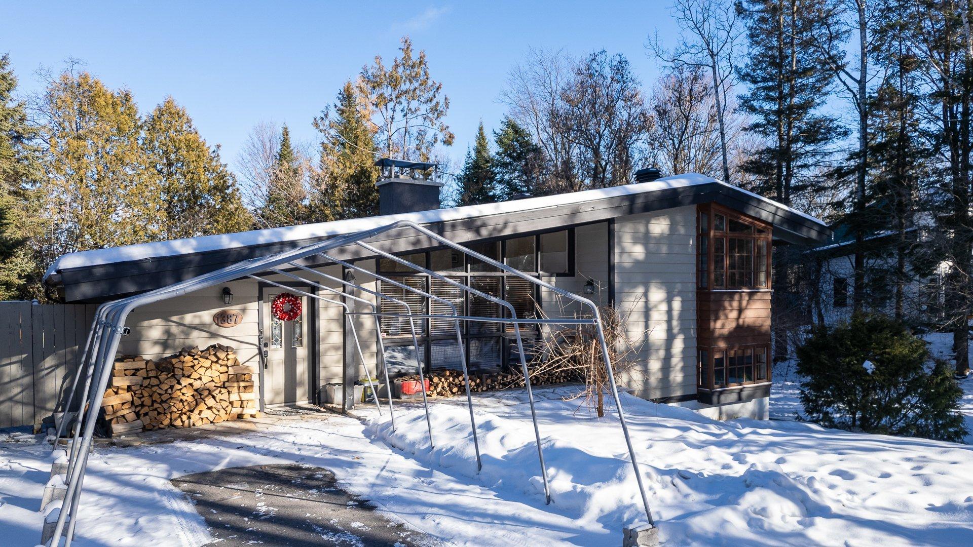 









1387


Rue du Bel-Automne

,
Sainte-Adèle,




QC
J8B2Y1

