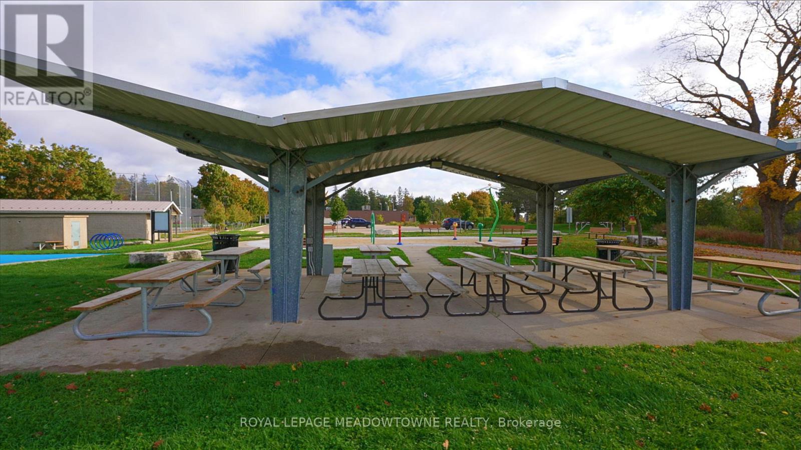 












120 RIDGE ROAD

,
Guelph/Eramosa,




Ontario
N0B2K0

