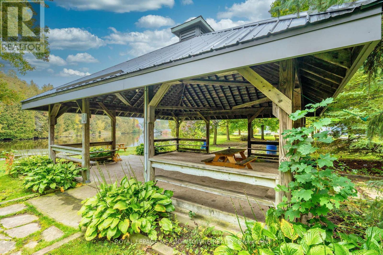 












120 RIDGE ROAD

,
Guelph/Eramosa,




Ontario
N0B2K0

