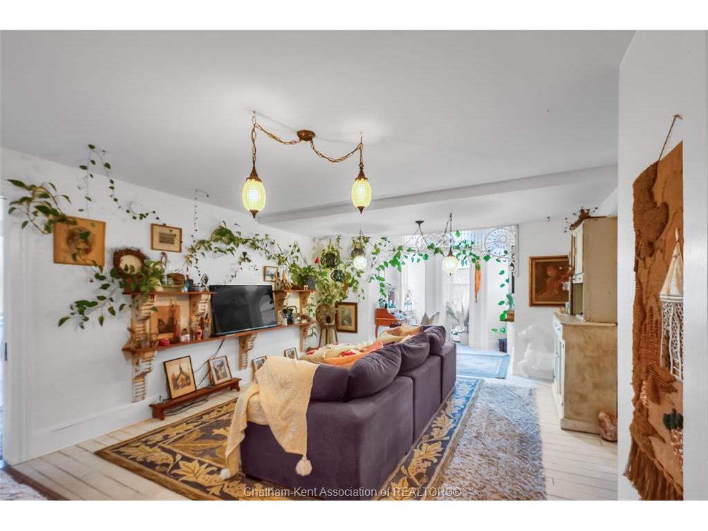 









620


Cross

Street,
Dresden,




ON
N0P 1M0

