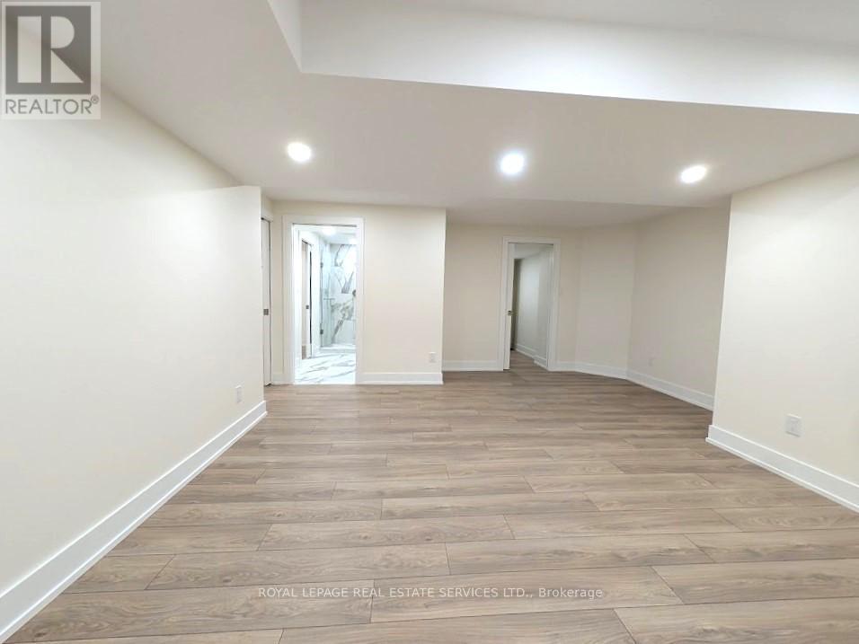 












65 VILLAGEWOOD COURT

,
Vaughan,




Ontario
L4L8V9

