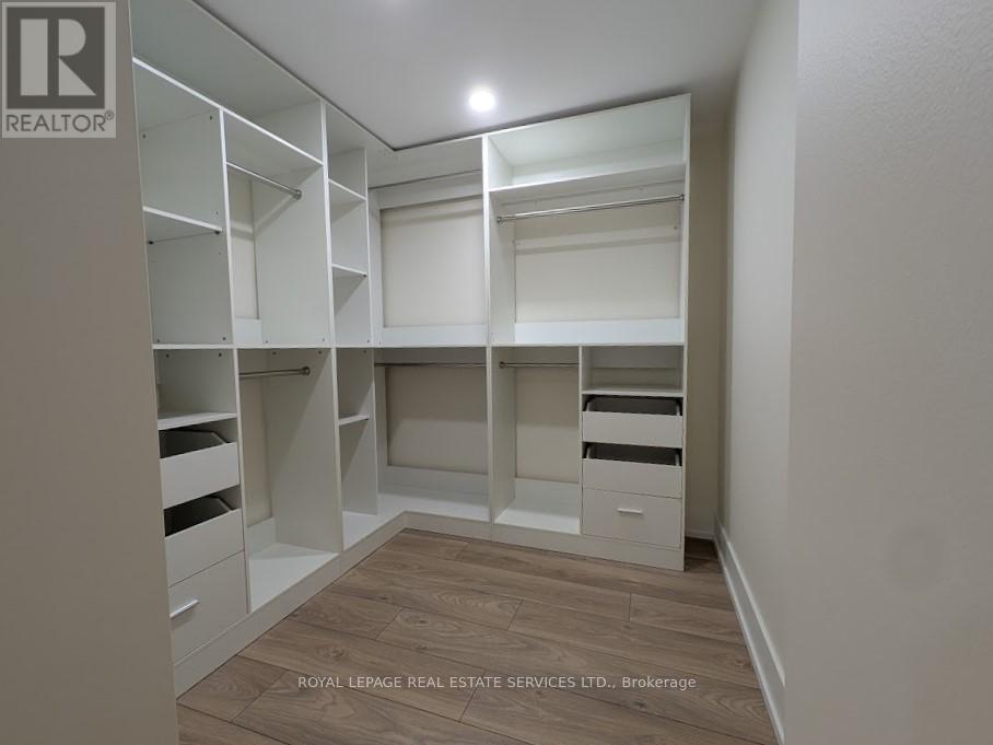 












65 VILLAGEWOOD COURT

,
Vaughan,




Ontario
L4L8V9

