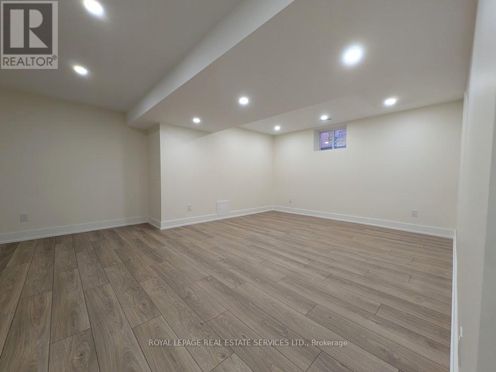 












65 VILLAGEWOOD COURT

,
Vaughan,




Ontario
L4L8V9

