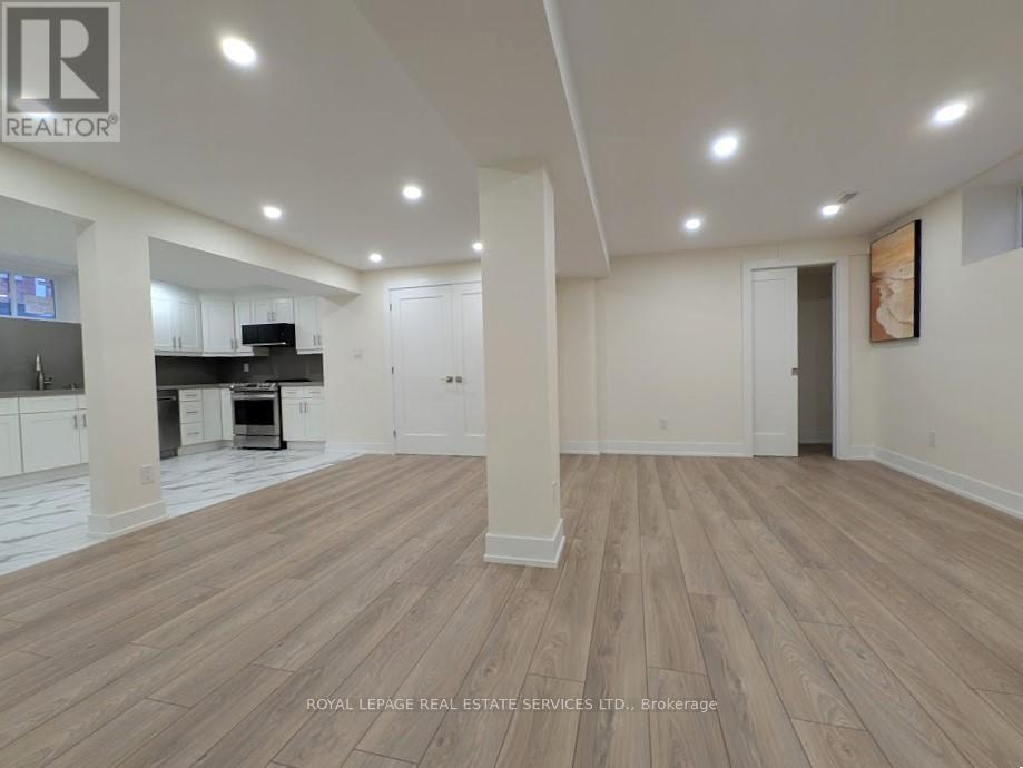 












65 VILLAGEWOOD COURT

,
Vaughan,




Ontario
L4L8V9

