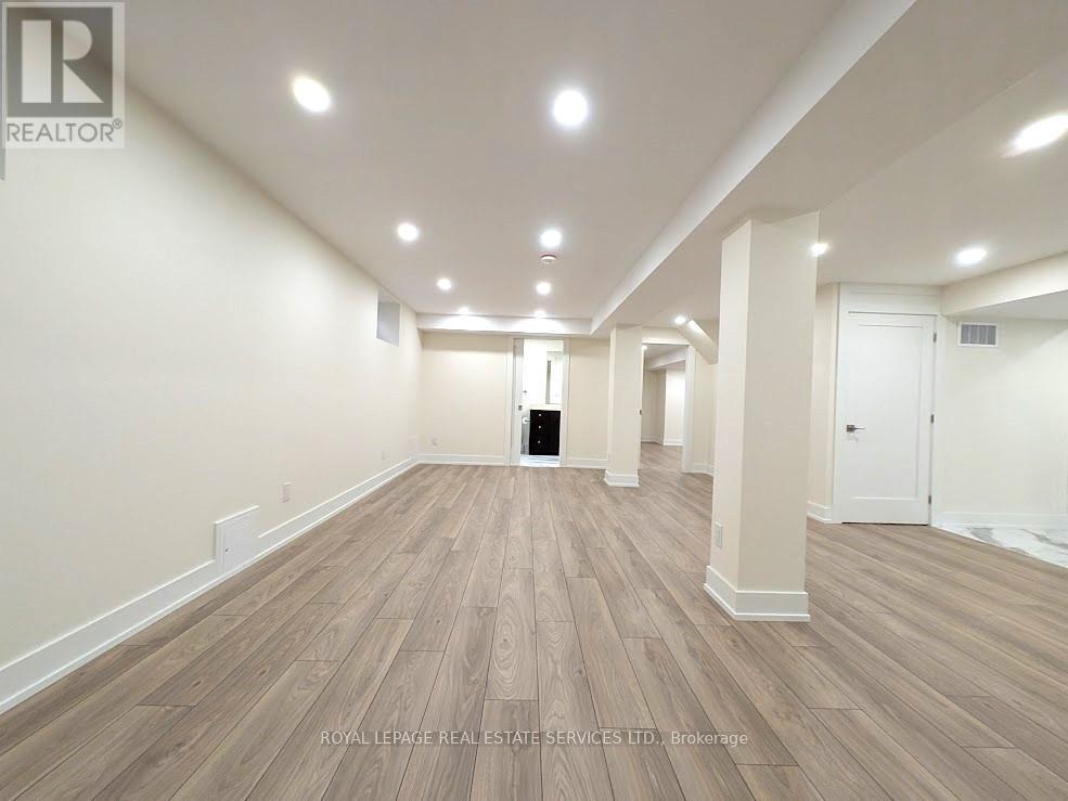 












65 VILLAGEWOOD COURT

,
Vaughan,




Ontario
L4L8V9

