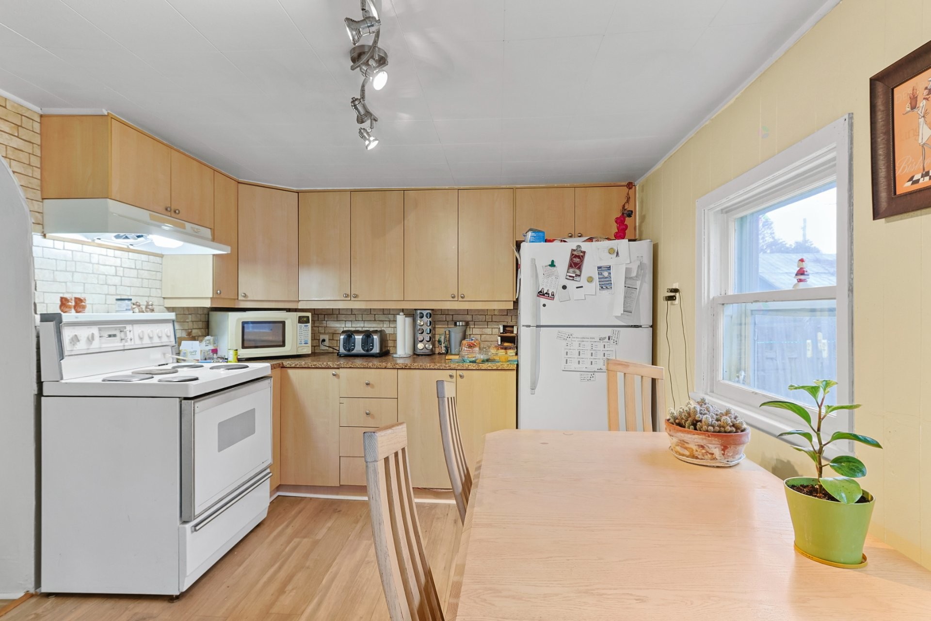 









193


Rue du Marché

,
Salaberry-de-Valleyfield,




QC
J6T1R7

