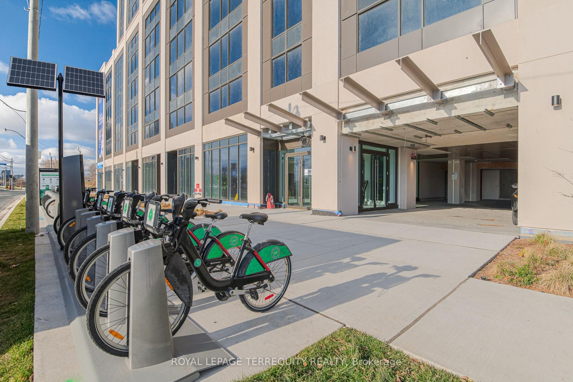 









1928


lakeshore

Boulevard West, 2506,
Toronto,




ON
M6S 0B1


