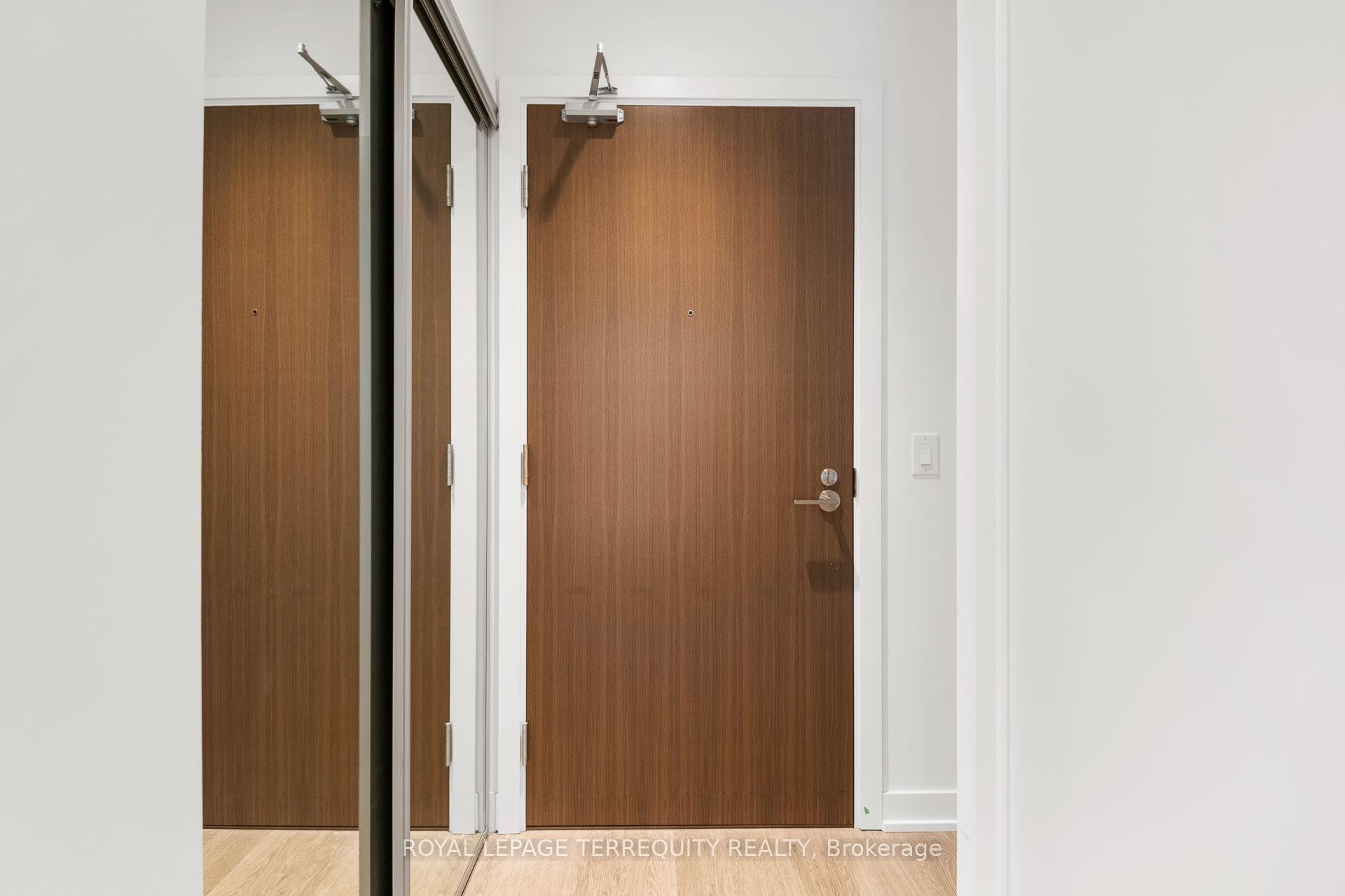 









1928


lakeshore

Boulevard West, 2506,
Toronto,




ON
M6S 0B1

