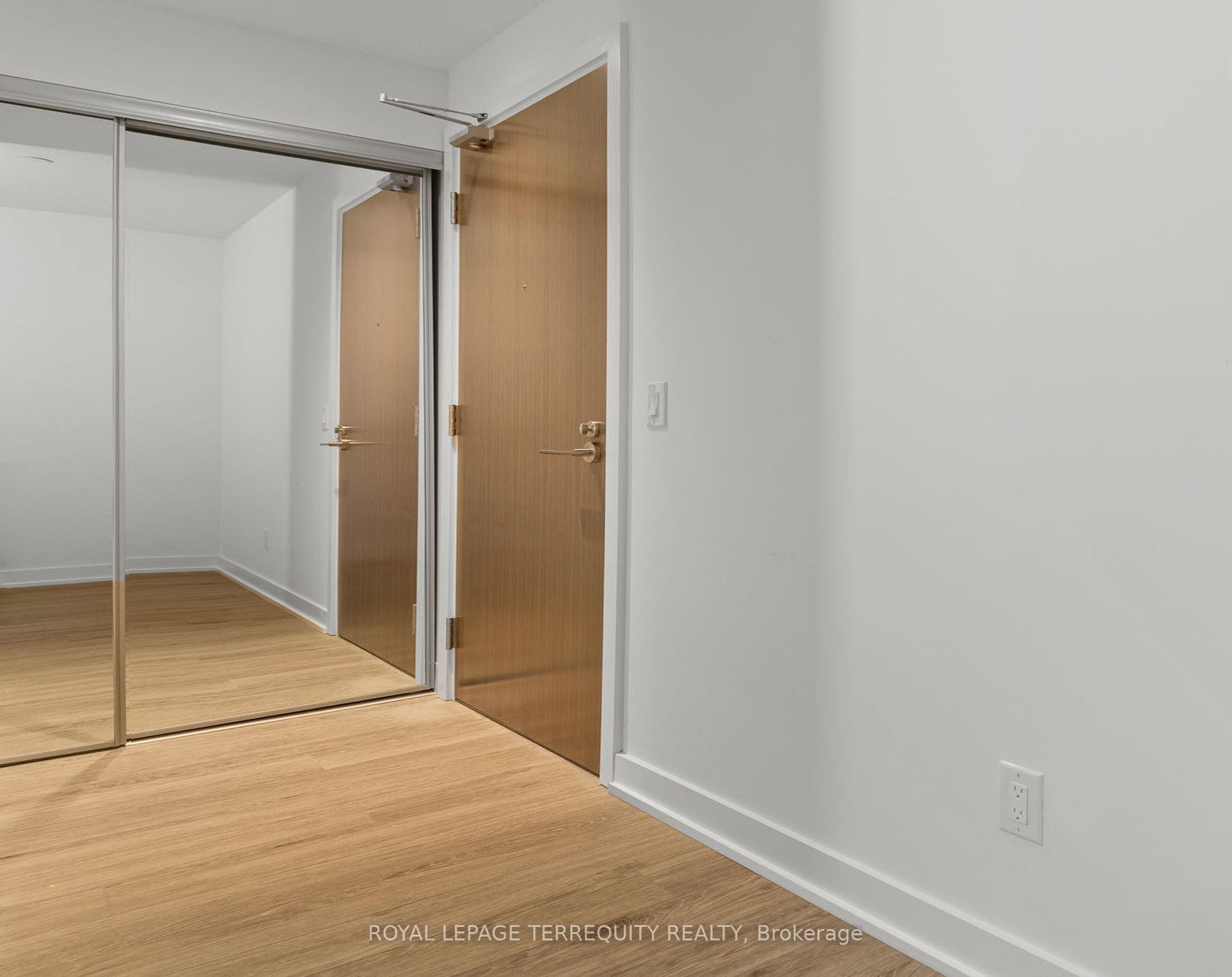 









1928


lakeshore

Boulevard West, 2506,
Toronto,




ON
M6S 0B1

