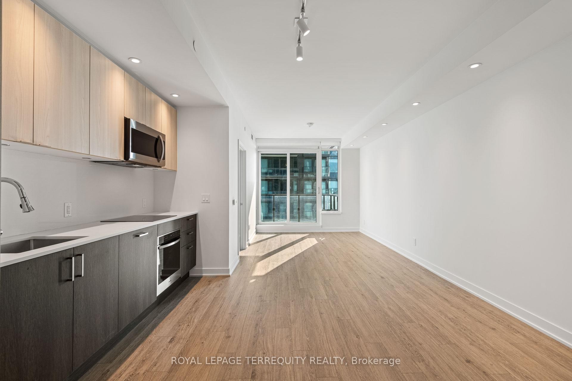 









1928


lakeshore

Boulevard West, 2506,
Toronto,




ON
M6S 0B1

