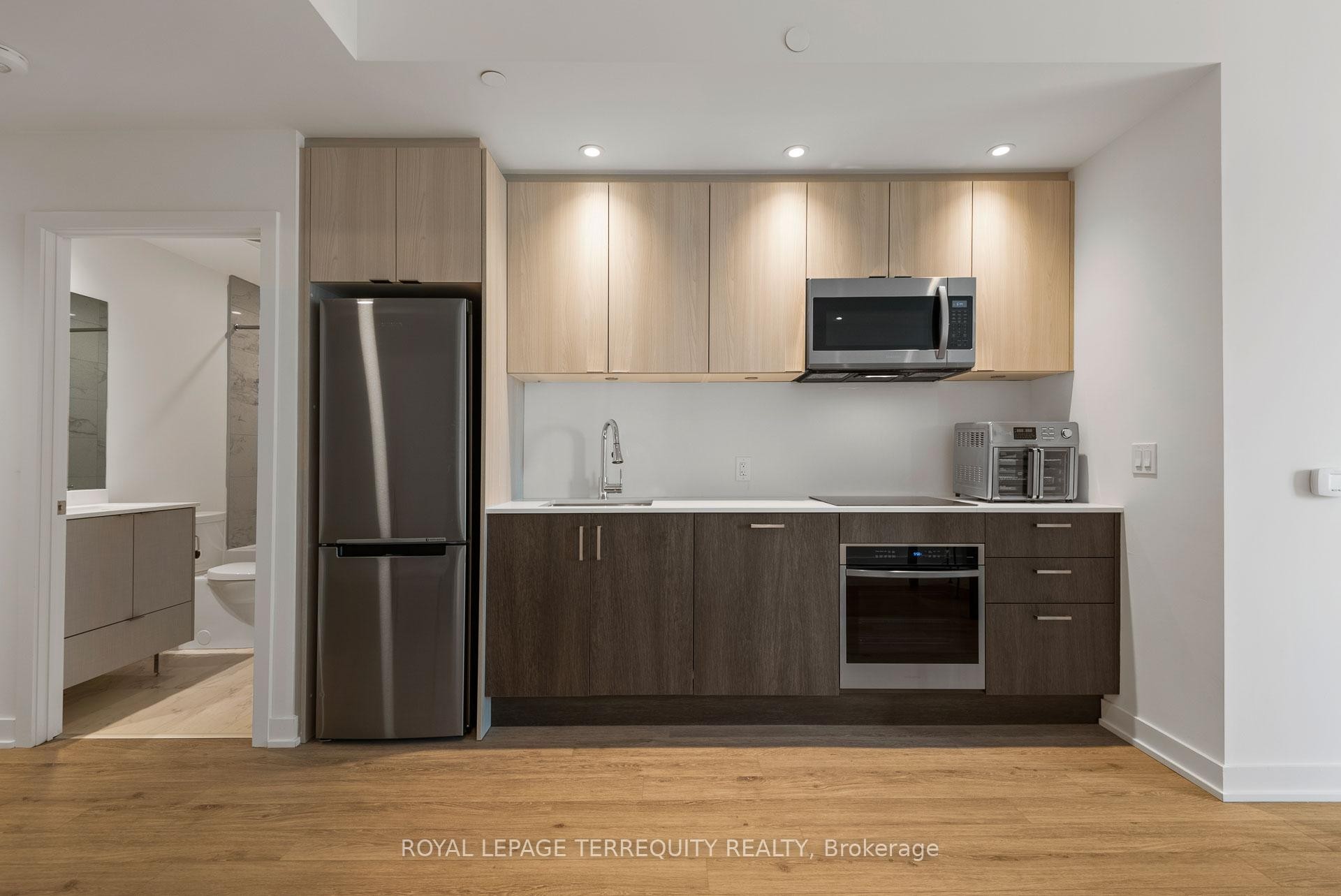 









1928


lakeshore

Boulevard West, 2506,
Toronto,




ON
M6S 0B1


