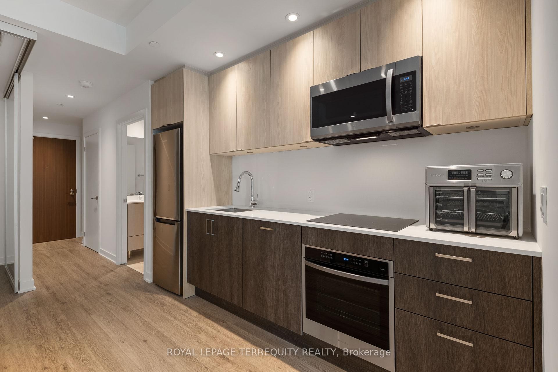 









1928


lakeshore

Boulevard West, 2506,
Toronto,




ON
M6S 0B1

