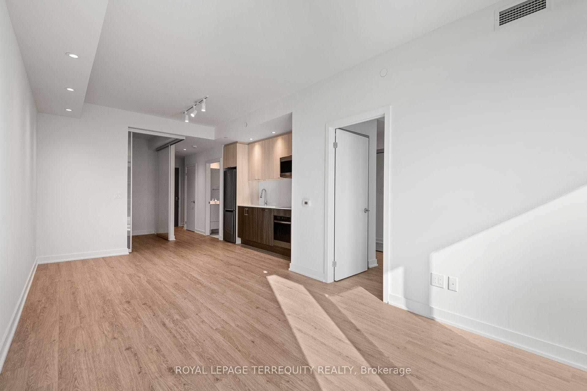 









1928


lakeshore

Boulevard West, 2506,
Toronto,




ON
M6S 0B1

