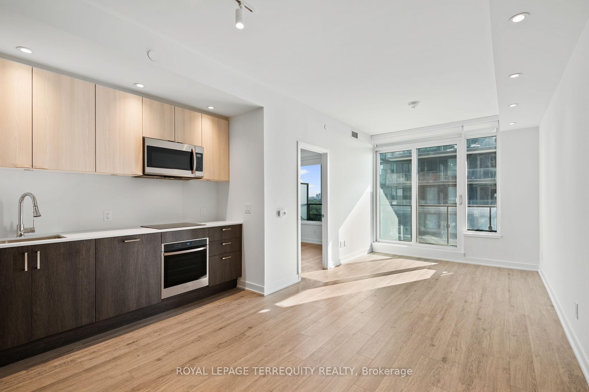 









1928


lakeshore

Boulevard West, 2506,
Toronto,




ON
M6S 0B1


