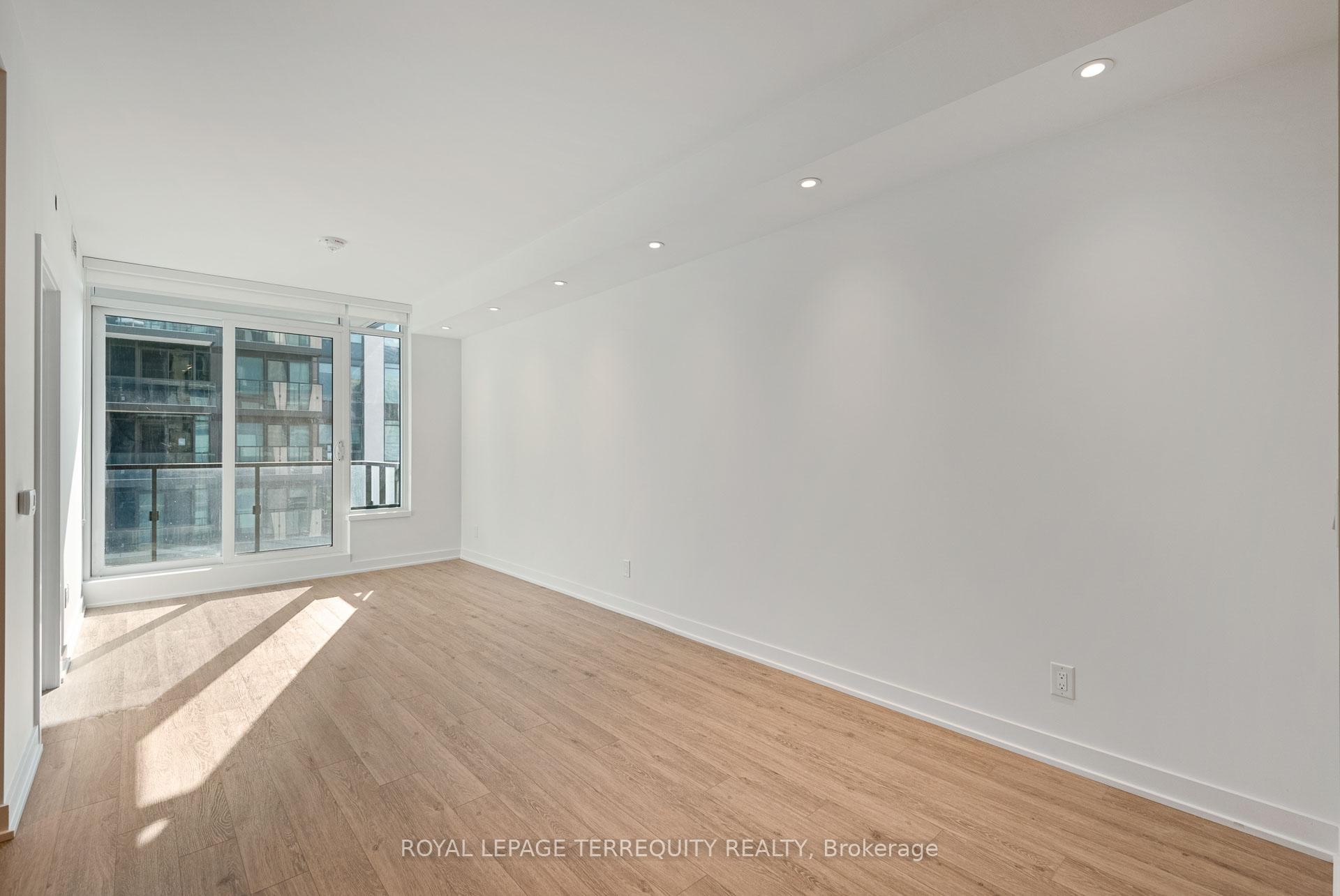 









1928


lakeshore

Boulevard West, 2506,
Toronto,




ON
M6S 0B1

