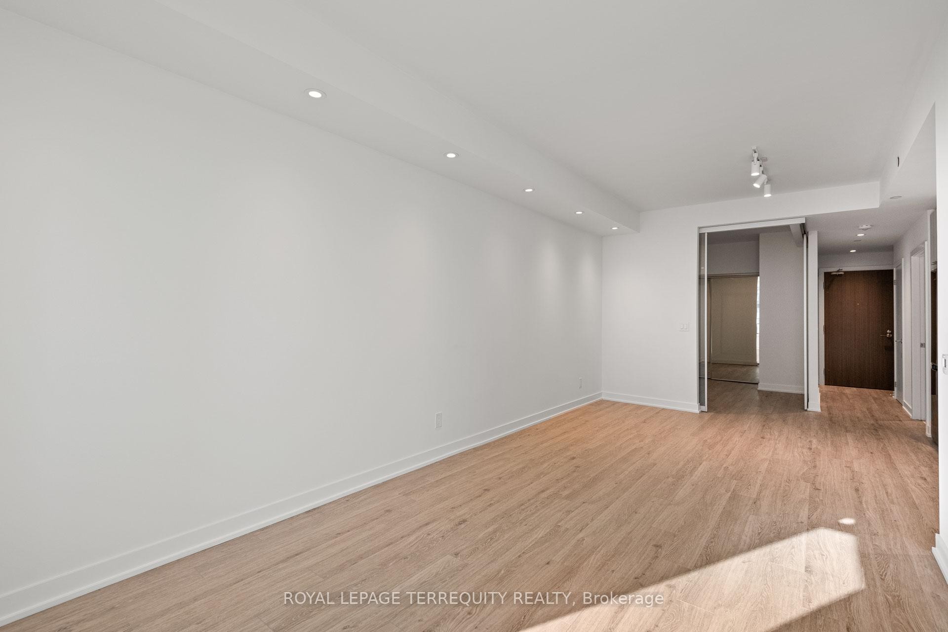 









1928


lakeshore

Boulevard West, 2506,
Toronto,




ON
M6S 0B1

