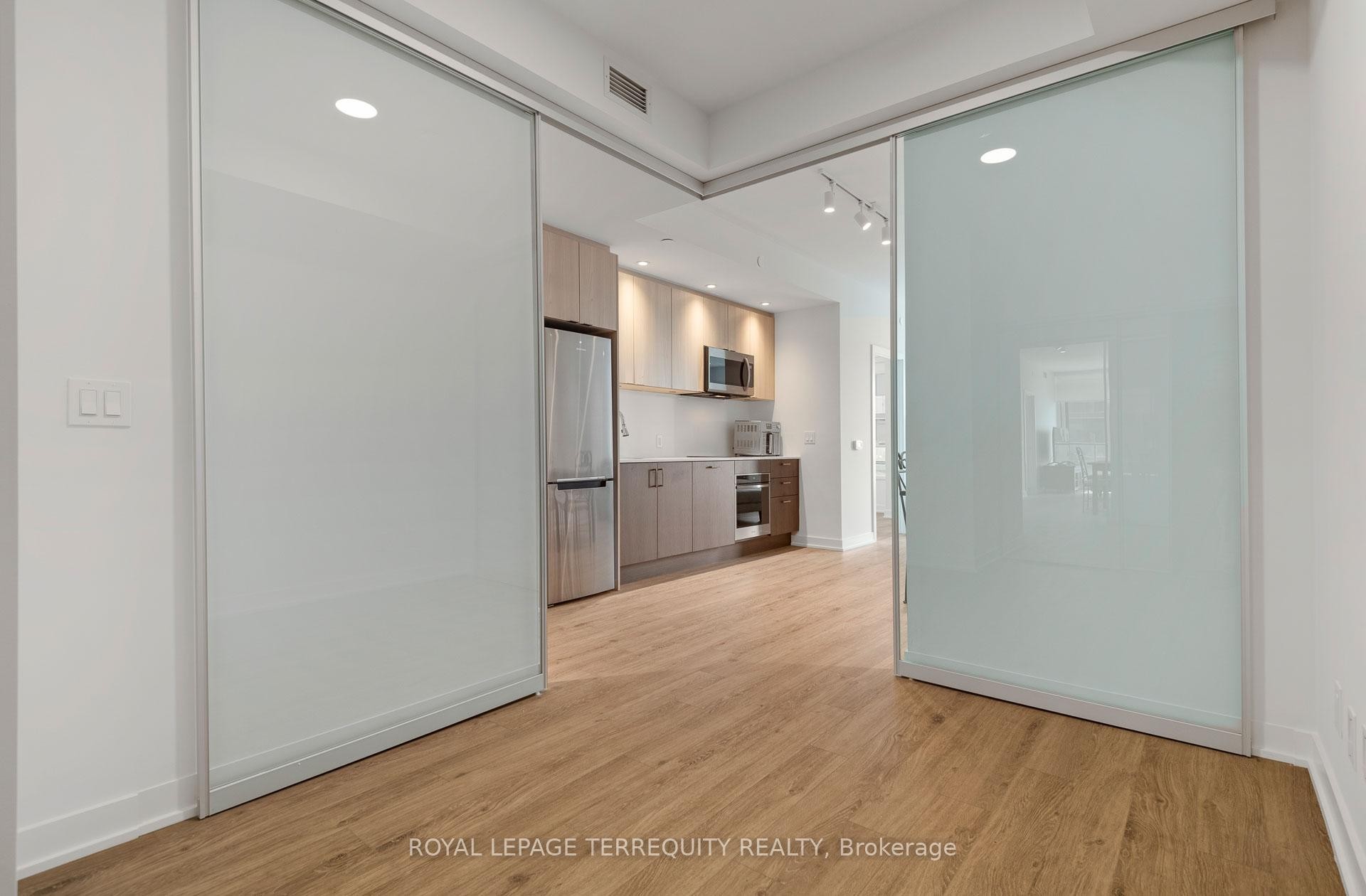 









1928


lakeshore

Boulevard West, 2506,
Toronto,




ON
M6S 0B1

