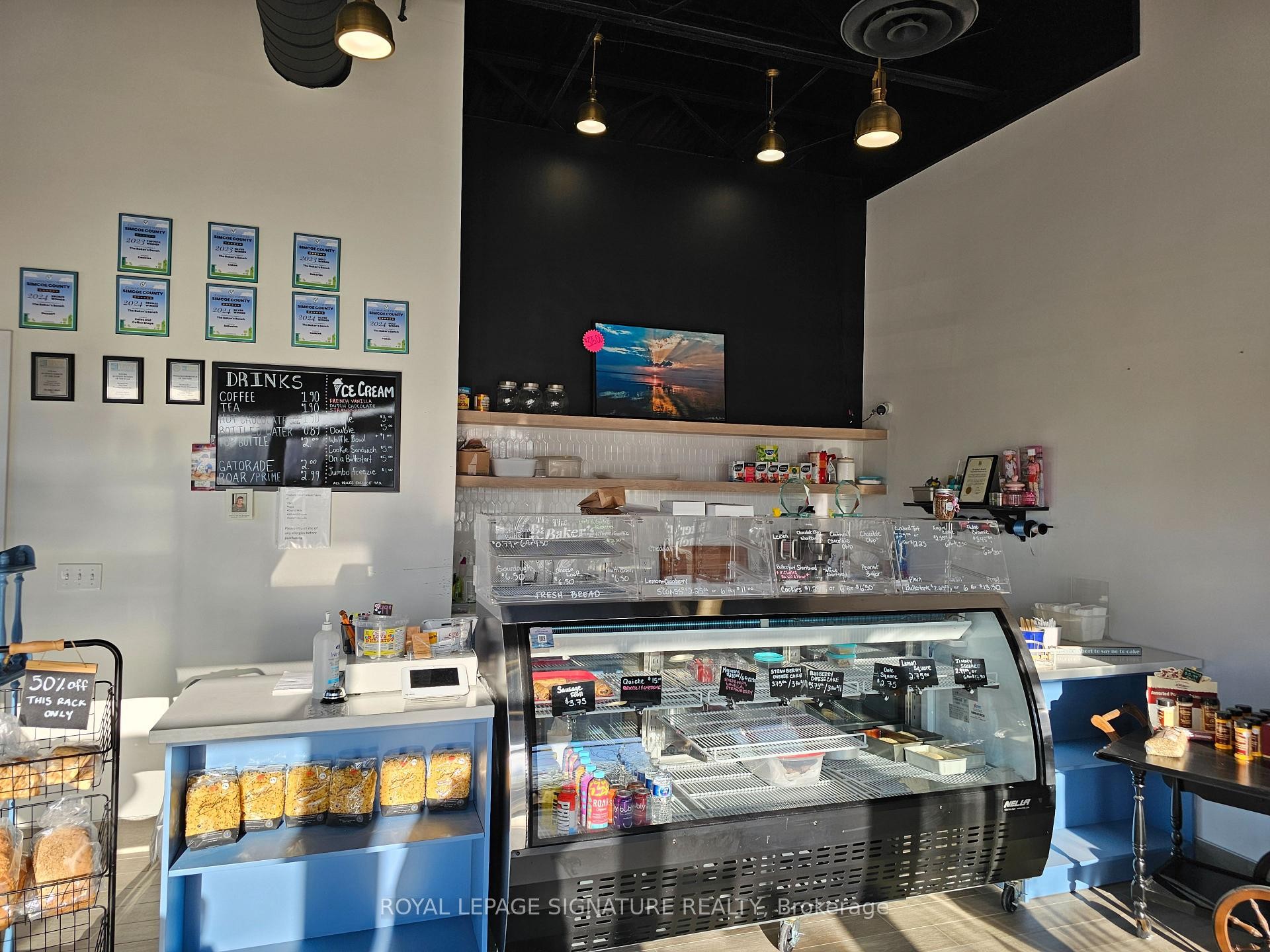 









321


Main

Street, F1,
Wasaga Beach,




ON
L9Z 0B6

