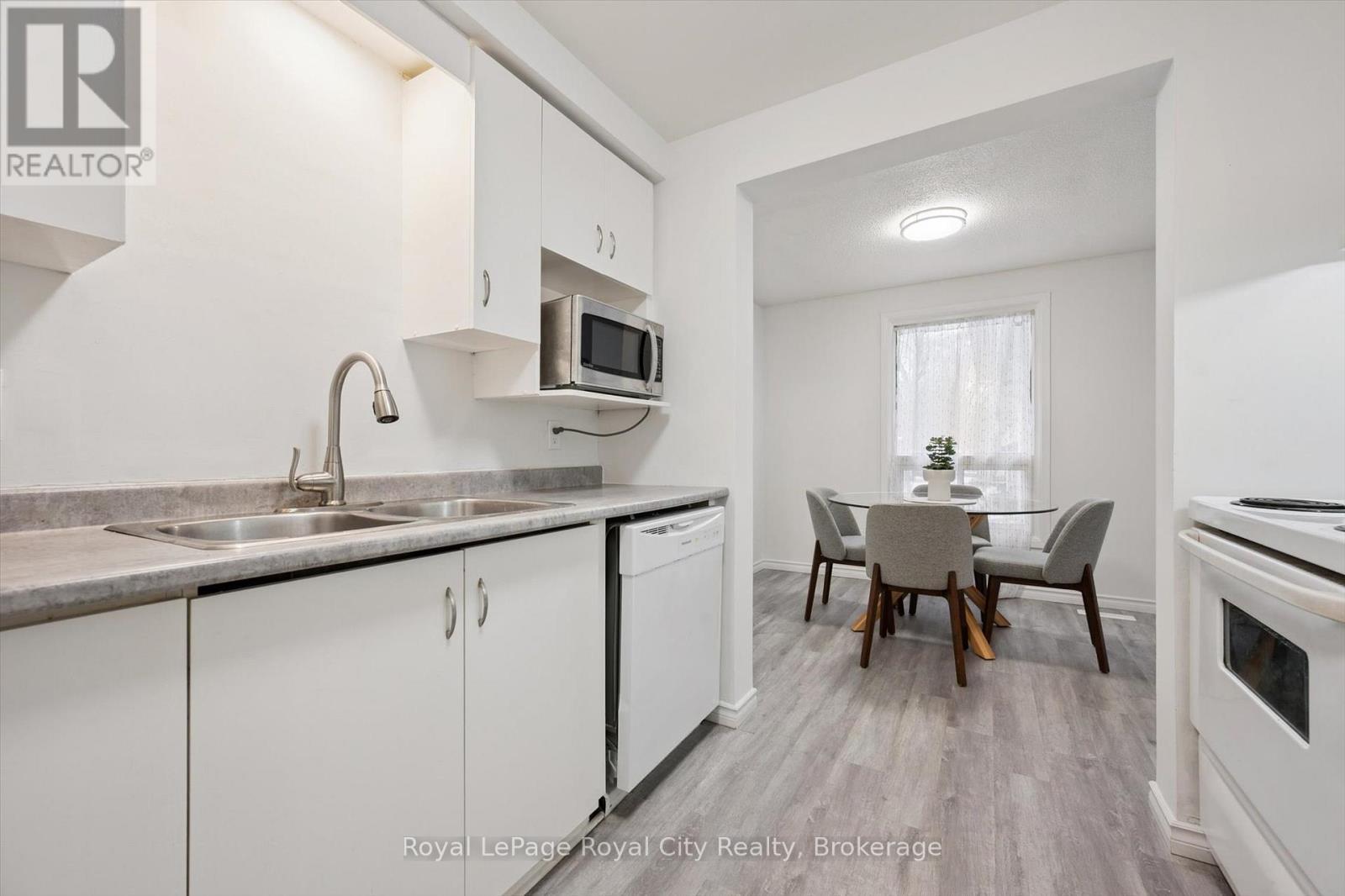 












78 - 700 PAISLEY ROAD

,
Guelph (Willow West/Sugarbush/West Acres),




Ontario
N1K1A3

