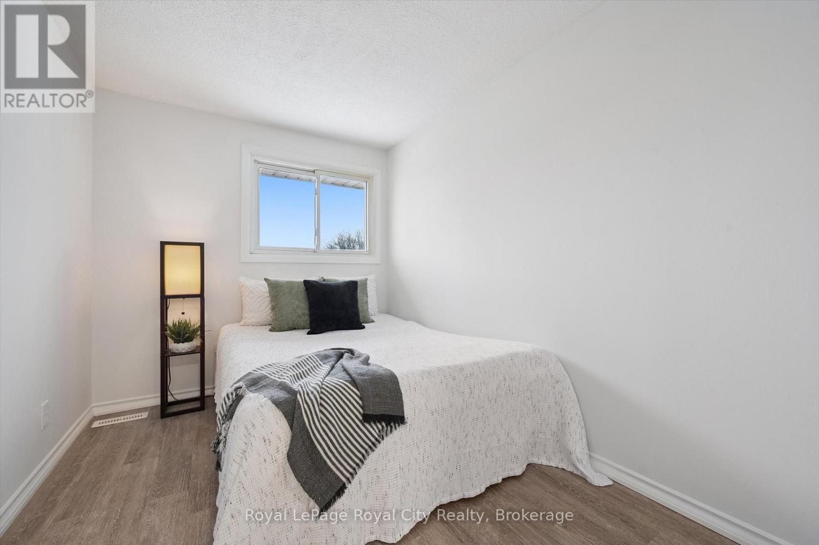 












78 - 700 PAISLEY ROAD

,
Guelph (Willow West/Sugarbush/West Acres),




Ontario
N1K1A3

