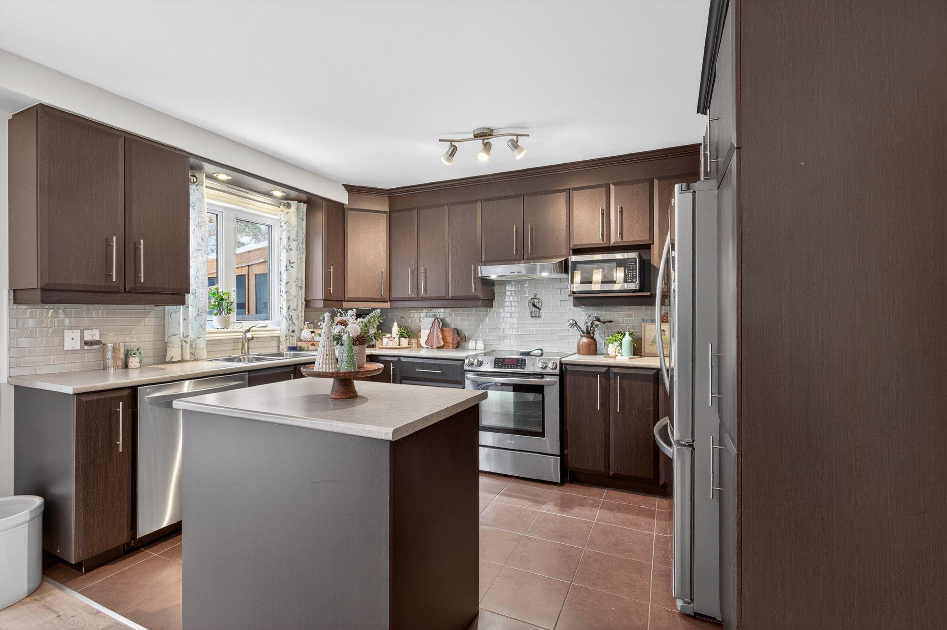 









373


Rue Jeannine-Grégoire-Ross

,
Gatineau (Gatineau),




QC
J8P0E1

