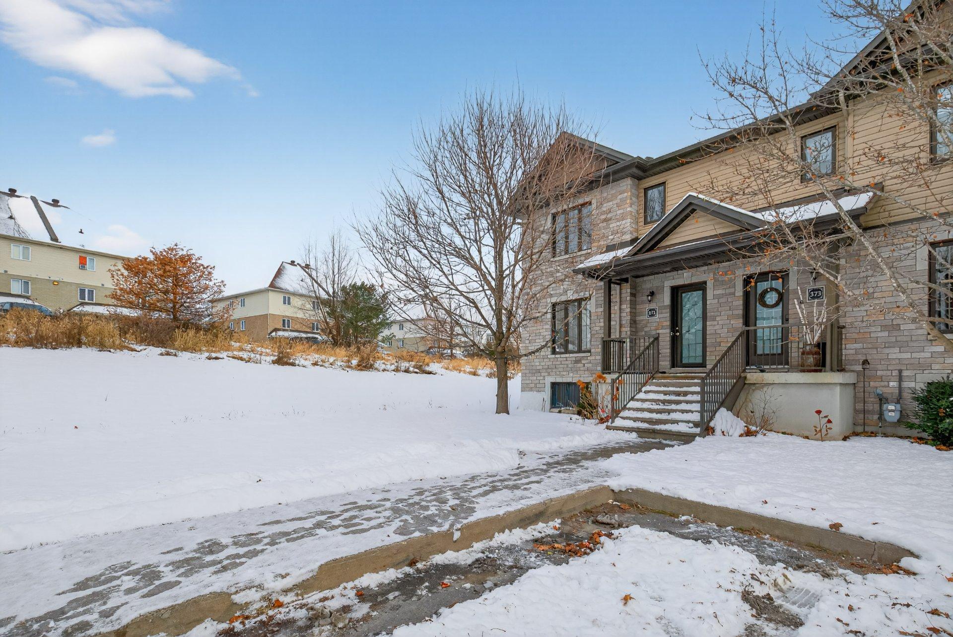 









373


Rue Jeannine-Grégoire-Ross

,
Gatineau (Gatineau),




QC
J8P0E1

