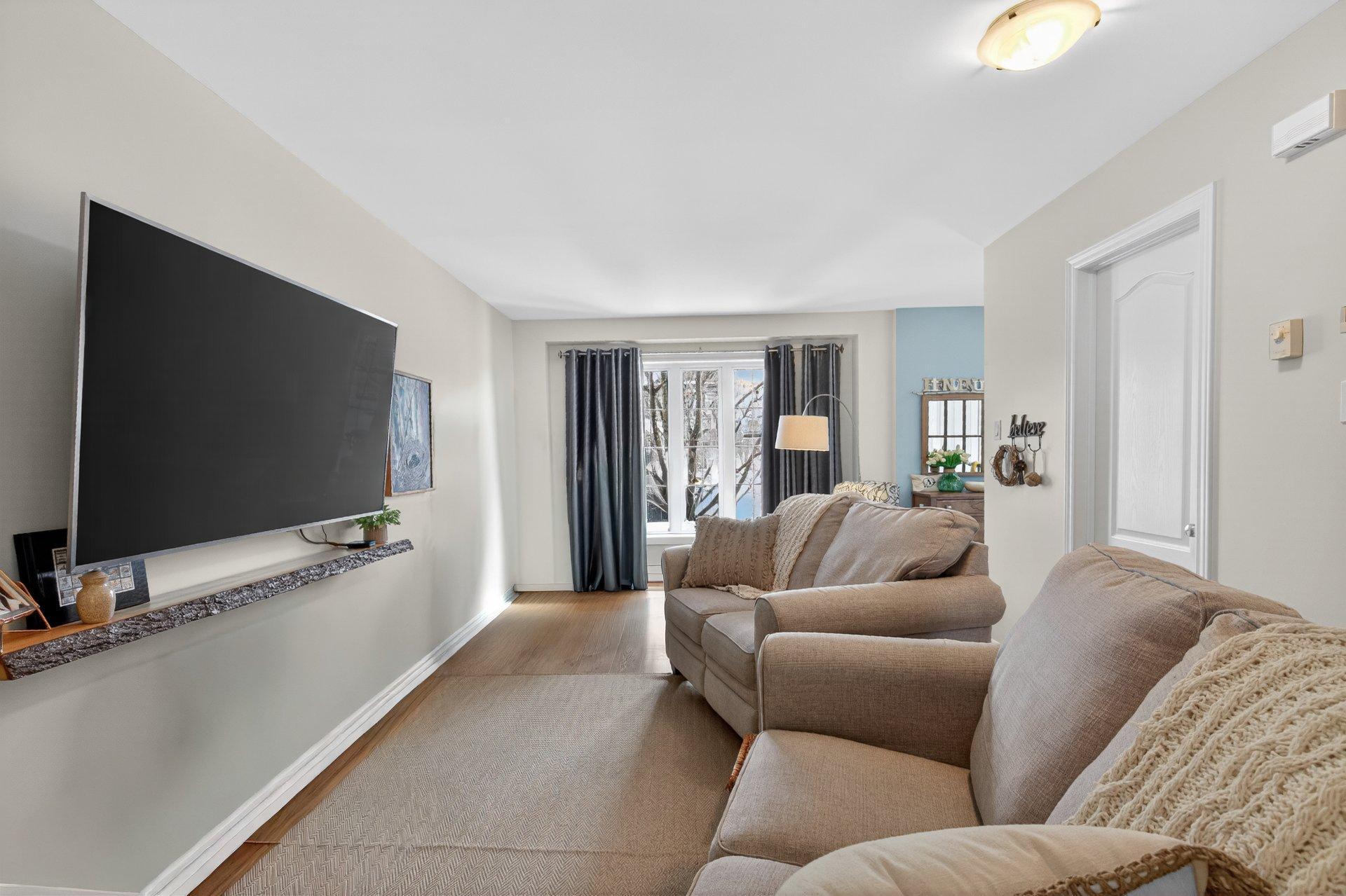 









373


Rue Jeannine-Grégoire-Ross

,
Gatineau (Gatineau),




QC
J8P0E1

