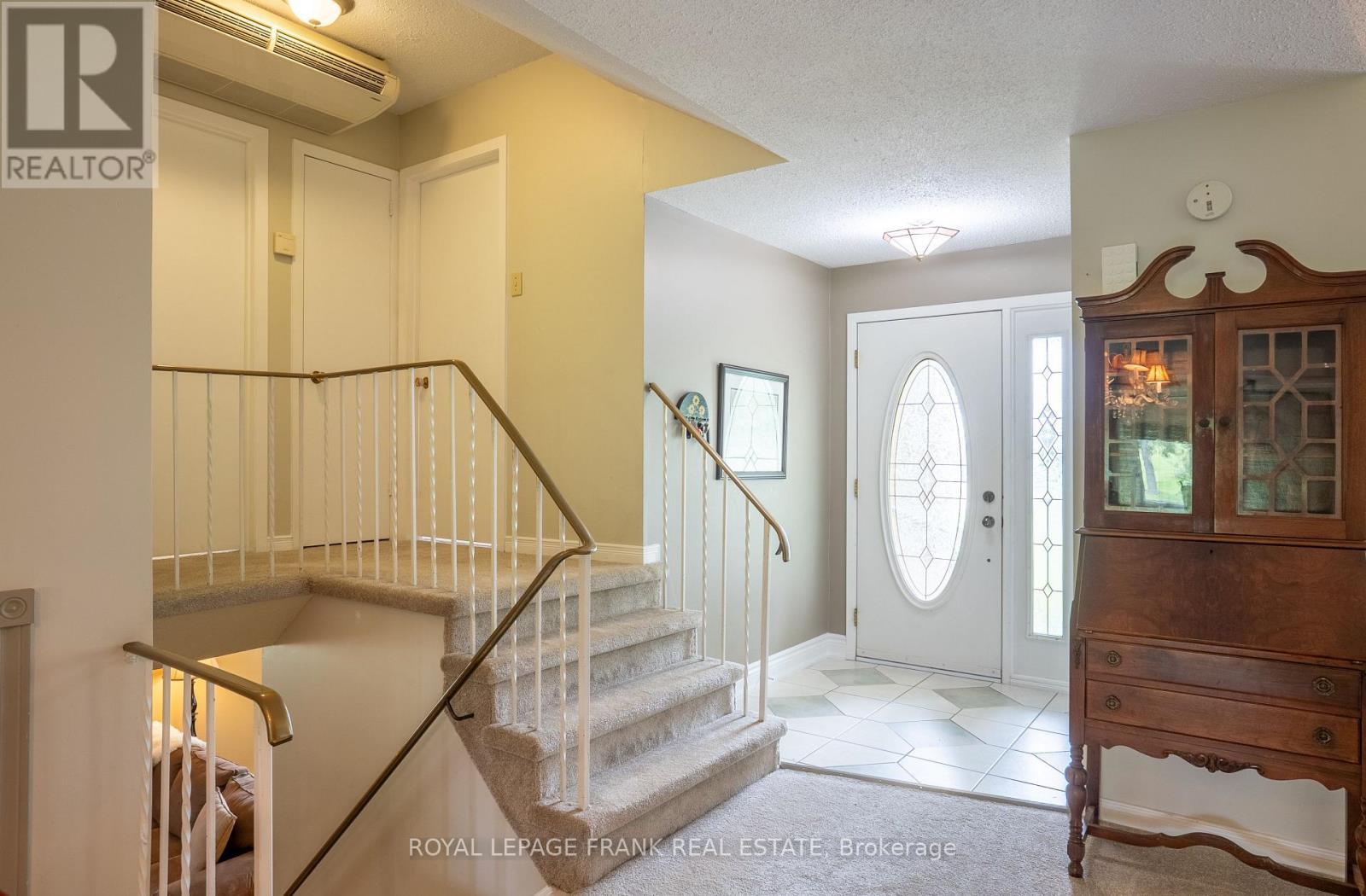 












383 OLD SURREY LANE

,
Kawartha Lakes (Bobcaygeon),




Ontario
K0M1A0

