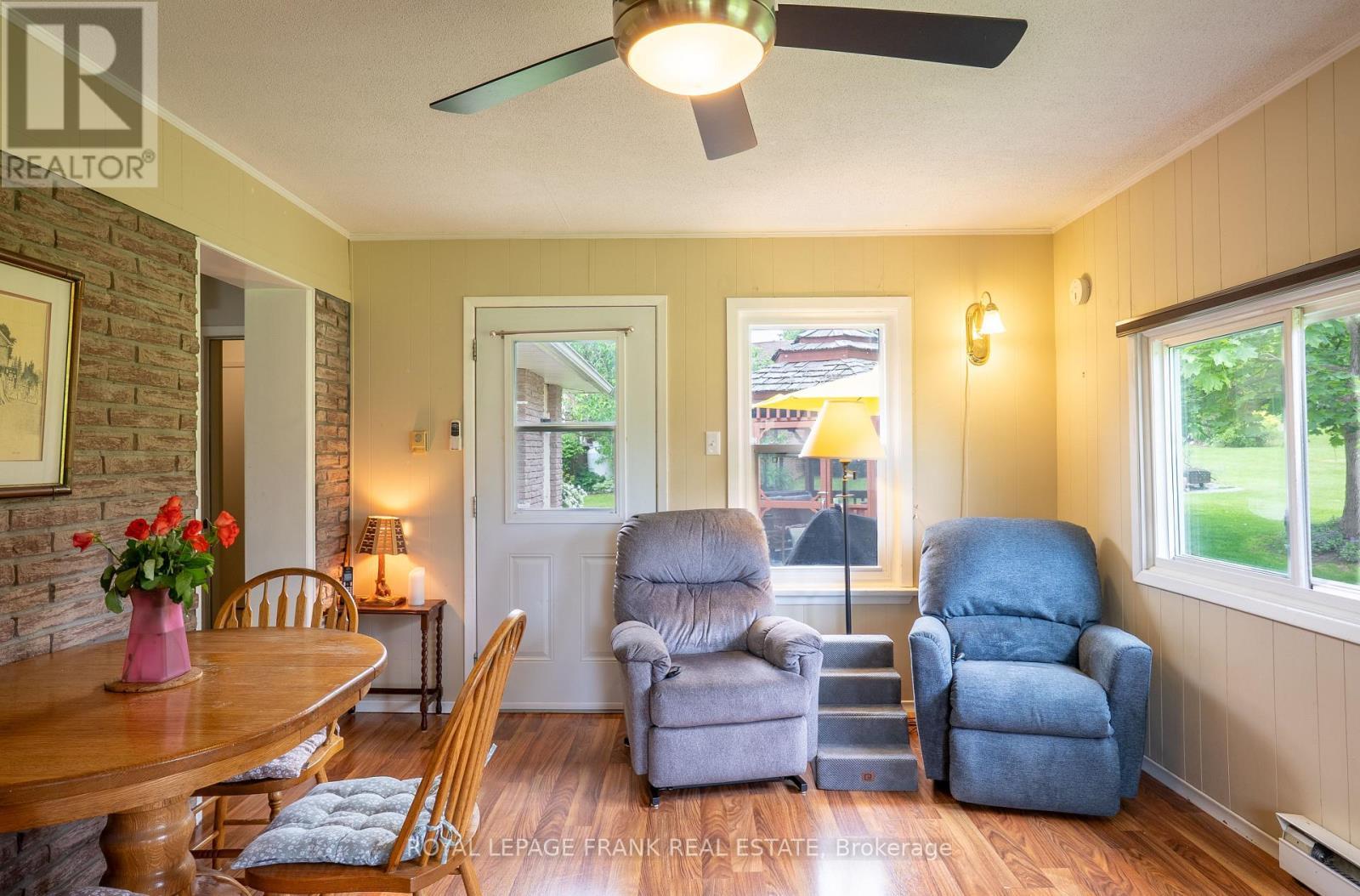 












383 OLD SURREY LANE

,
Kawartha Lakes (Bobcaygeon),




Ontario
K0M1A0

