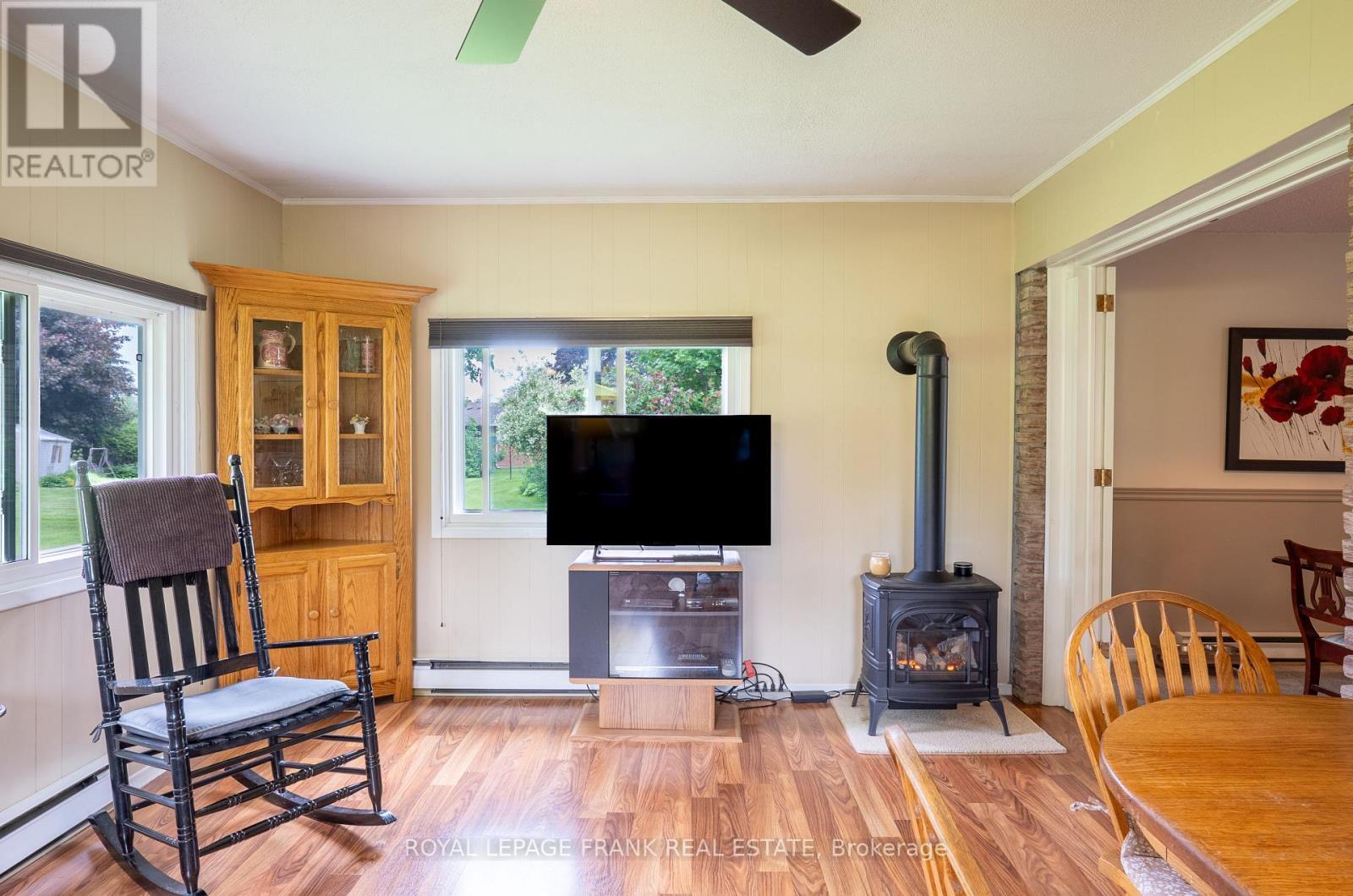 












383 OLD SURREY LANE

,
Kawartha Lakes (Bobcaygeon),




Ontario
K0M1A0

