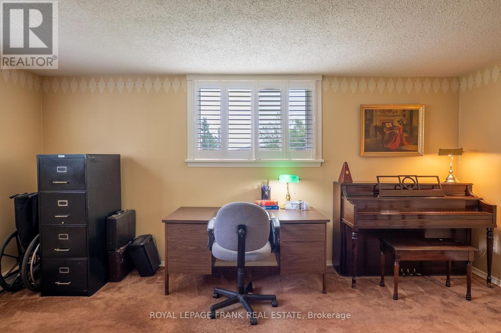 












383 OLD SURREY LANE

,
Kawartha Lakes (Bobcaygeon),




Ontario
K0M1A0

