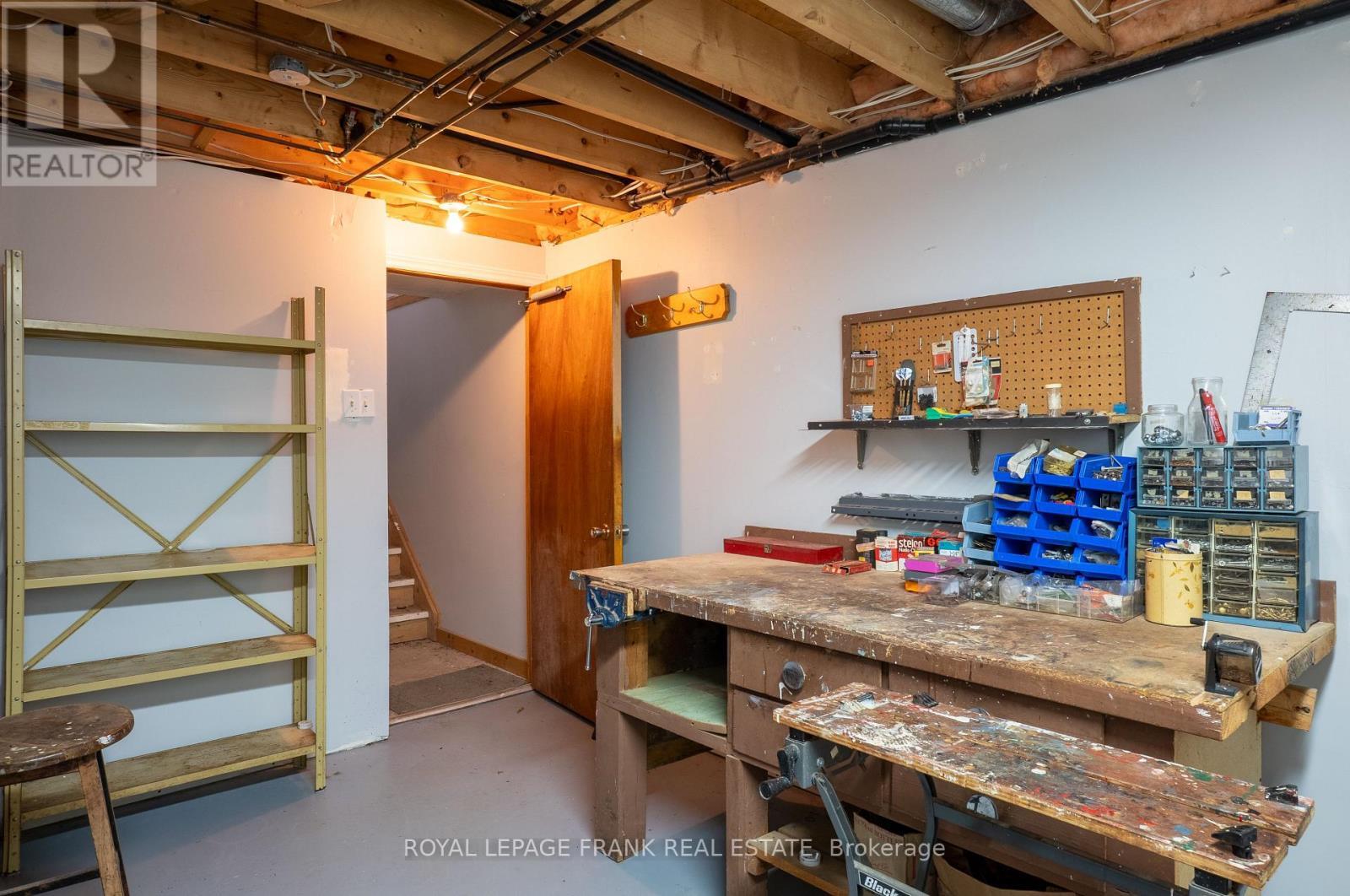 












383 OLD SURREY LANE

,
Kawartha Lakes (Bobcaygeon),




Ontario
K0M1A0

