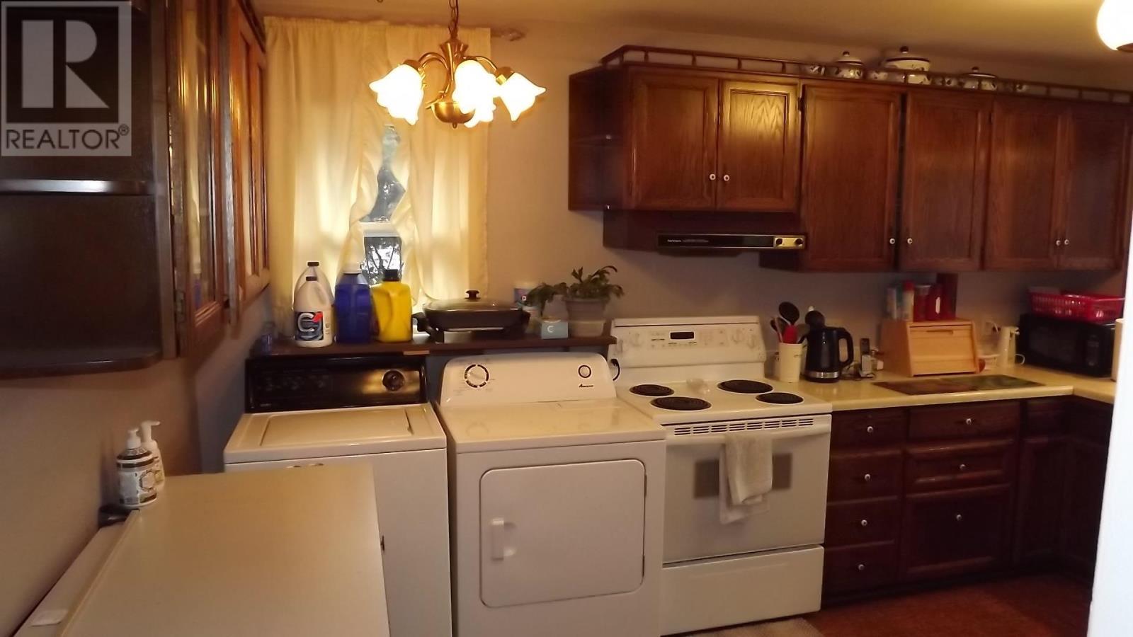 












23 Blackwell RD

,
Elliot Lake,




Ontario
P5A1G4

