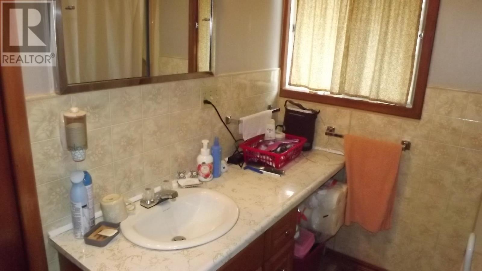 












23 Blackwell RD

,
Elliot Lake,




Ontario
P5A1G4

