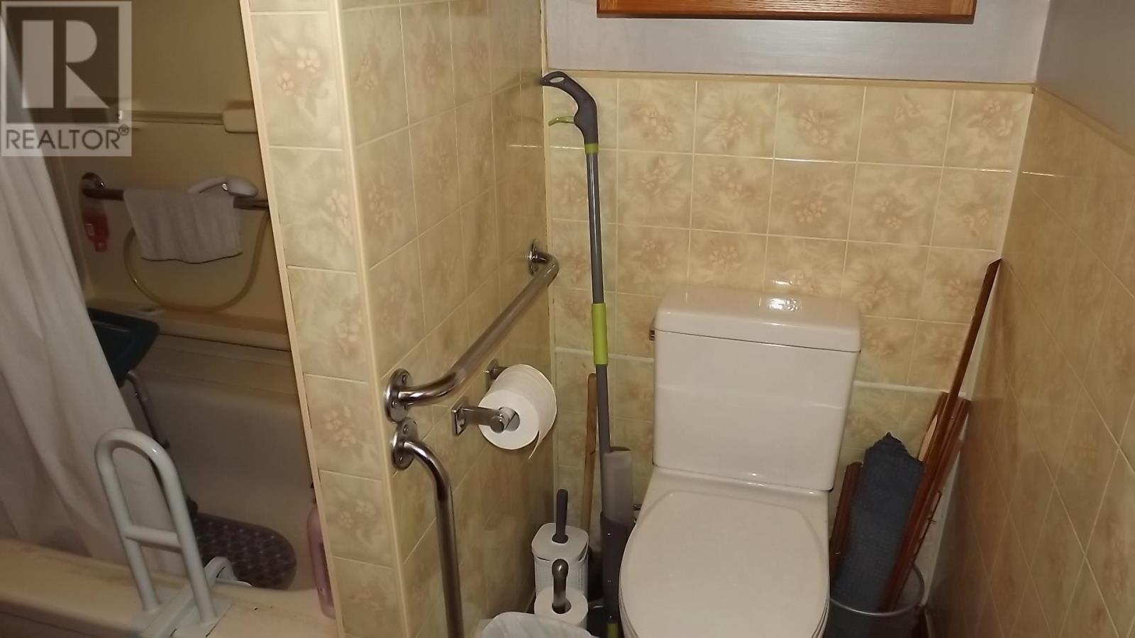 












23 Blackwell RD

,
Elliot Lake,




Ontario
P5A1G4

