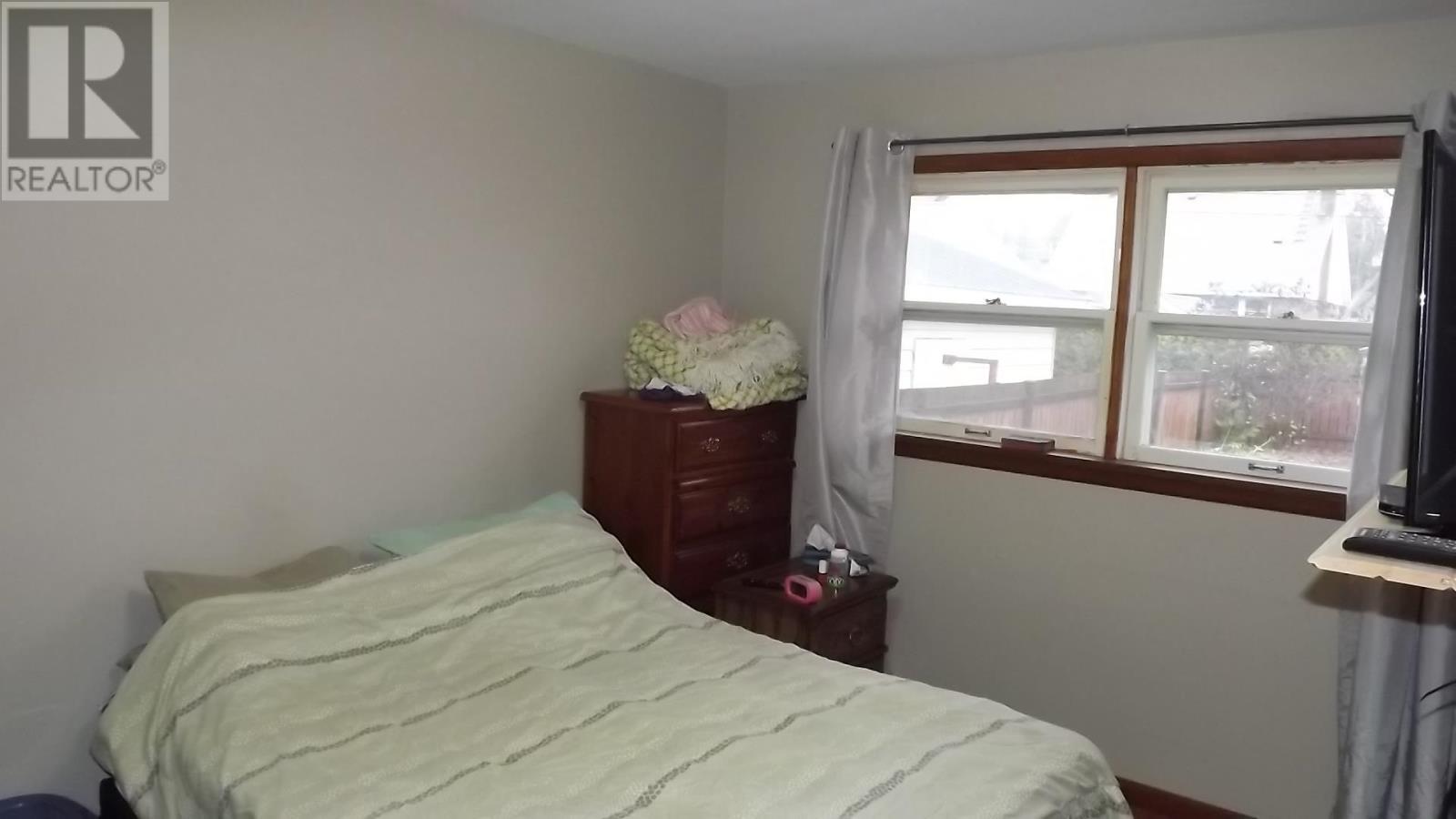 












23 Blackwell RD

,
Elliot Lake,




Ontario
P5A1G4

