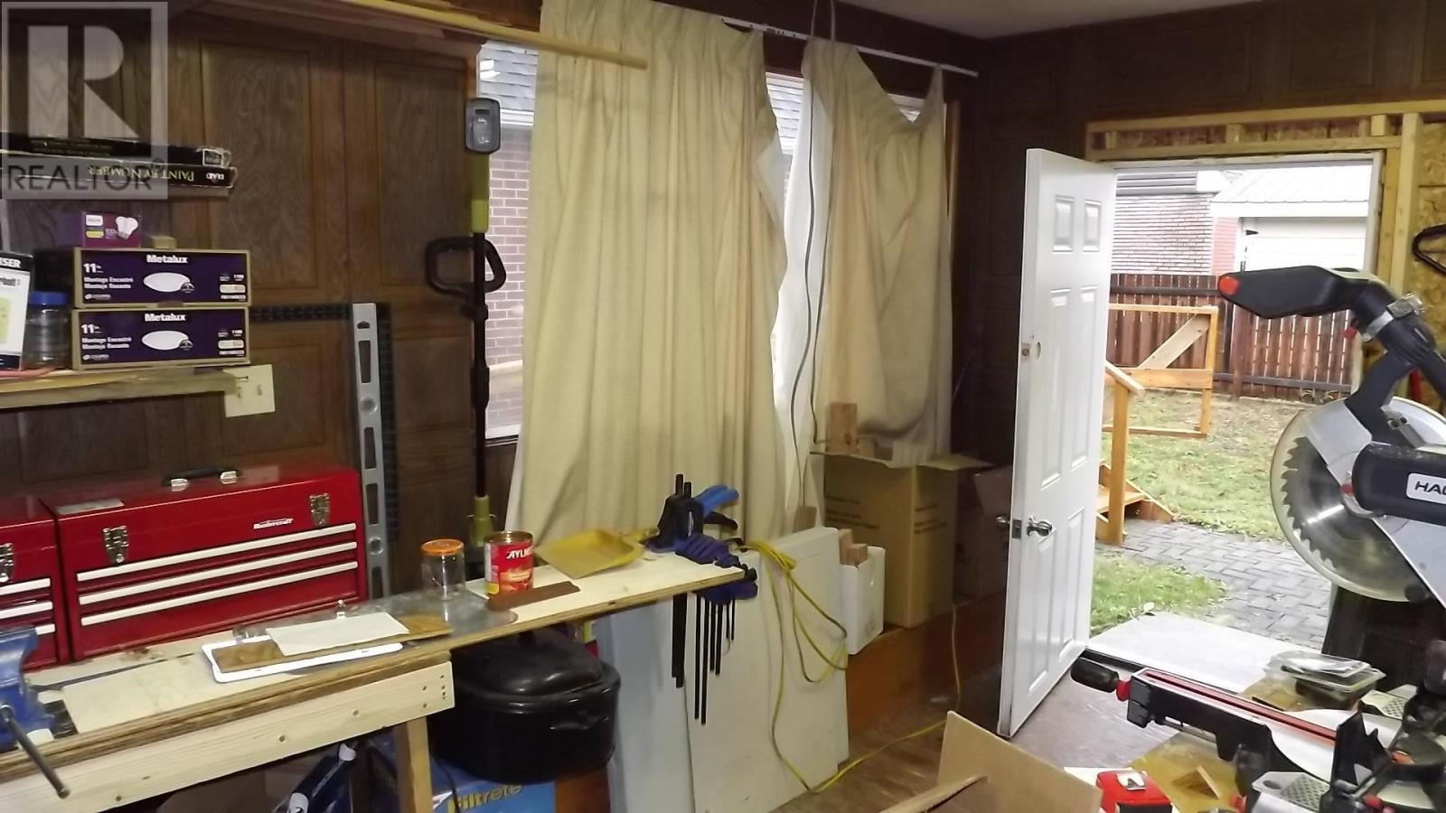 












23 Blackwell RD

,
Elliot Lake,




Ontario
P5A1G4

