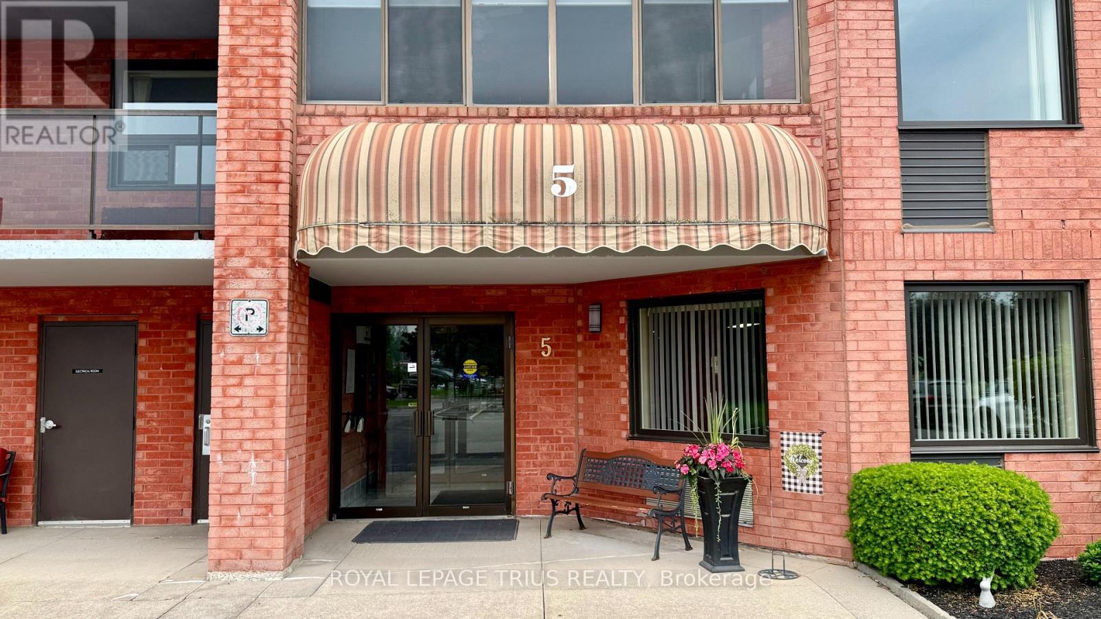 












604 - 5 MILL POND COURT

,
Norfolk (Simcoe),




Ontario
N3Y5J6

