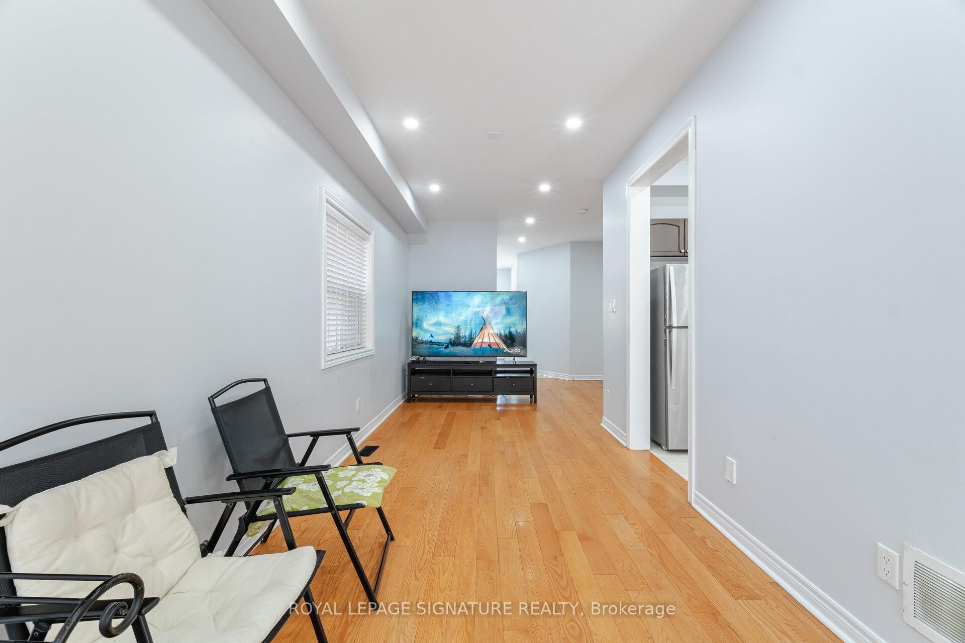 









443


Comiskey

Crescent,
Mississauga,




ON
L5W 0C7

