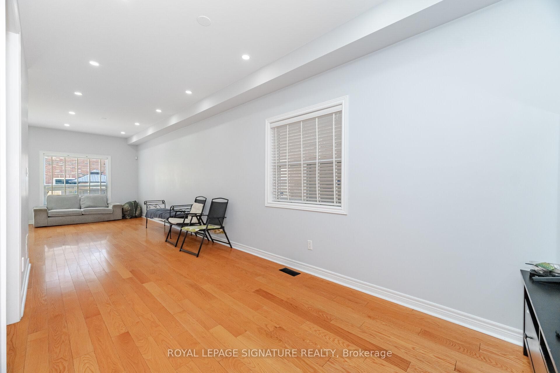 









443


Comiskey

Crescent,
Mississauga,




ON
L5W 0C7

