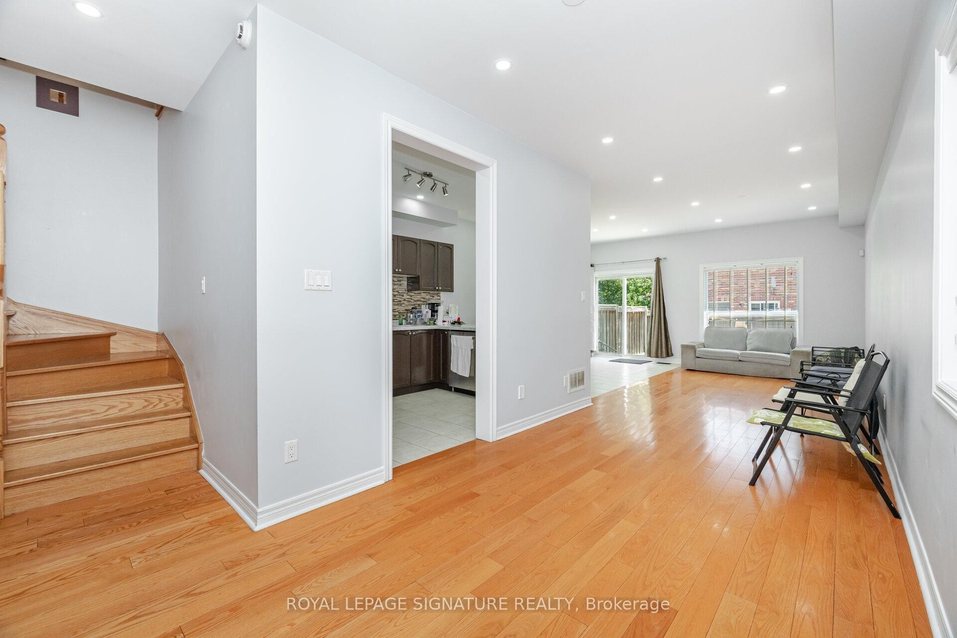 









443


Comiskey

Crescent,
Mississauga,




ON
L5W 0C7

