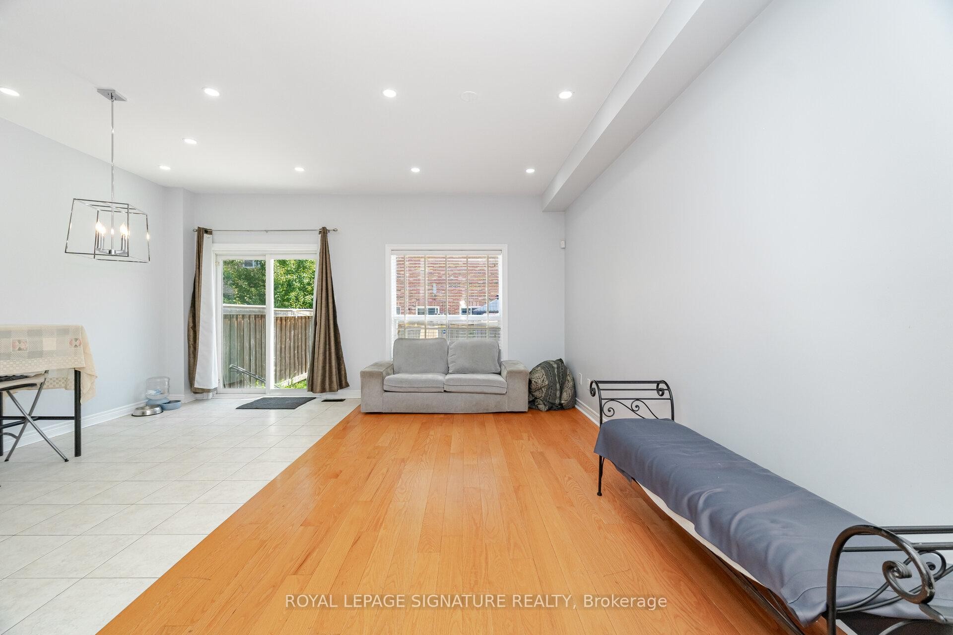 









443


Comiskey

Crescent,
Mississauga,




ON
L5W 0C7

