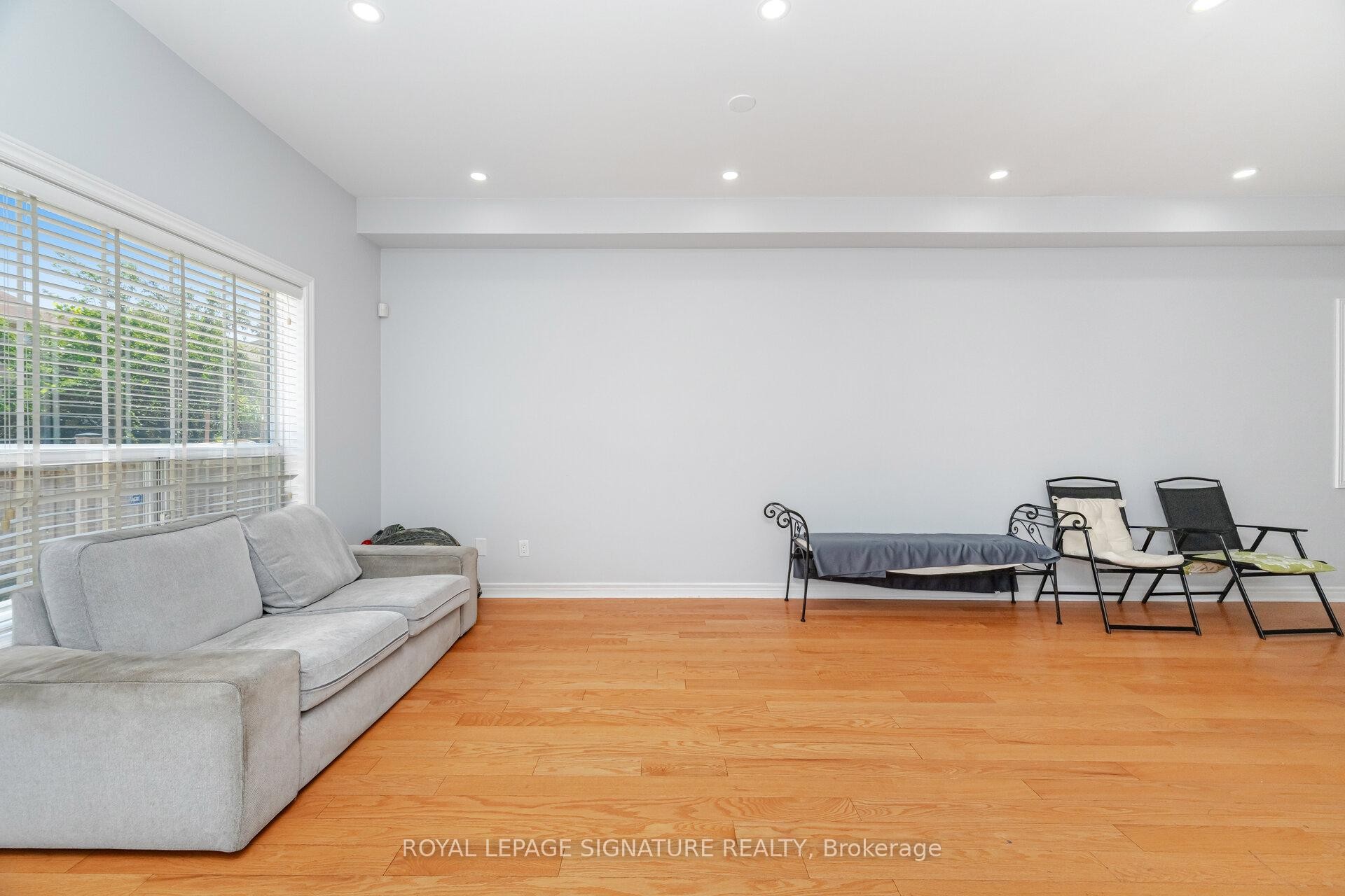 









443


Comiskey

Crescent,
Mississauga,




ON
L5W 0C7

